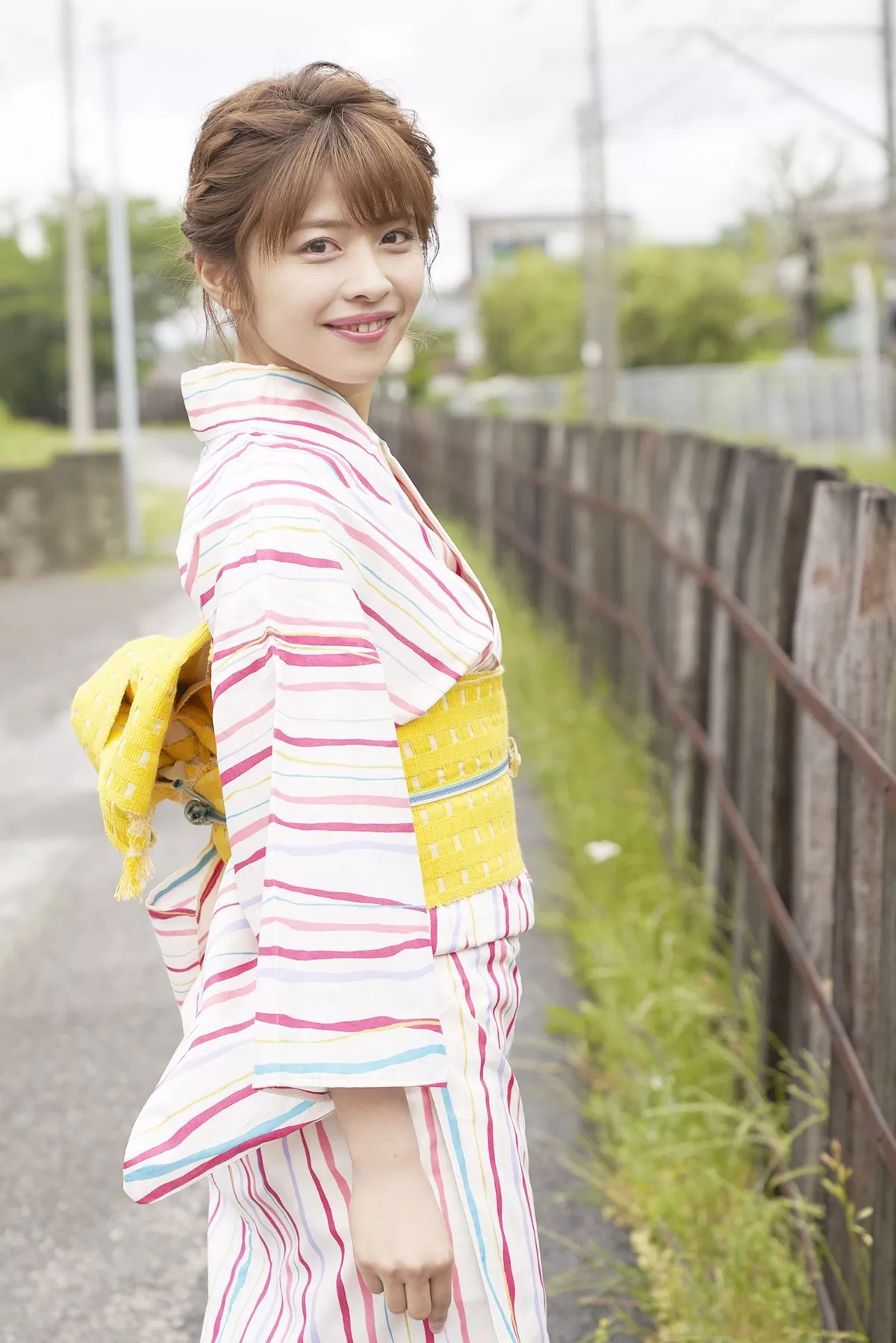 日本美少女金泽朋子室内厨娘+户外和服系列清纯写真100P