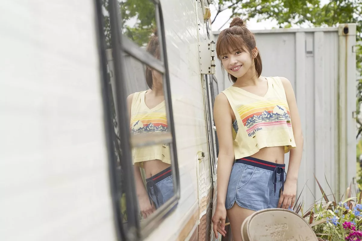 日本美少女金泽朋子室内厨娘+户外和服系列清纯写真100P