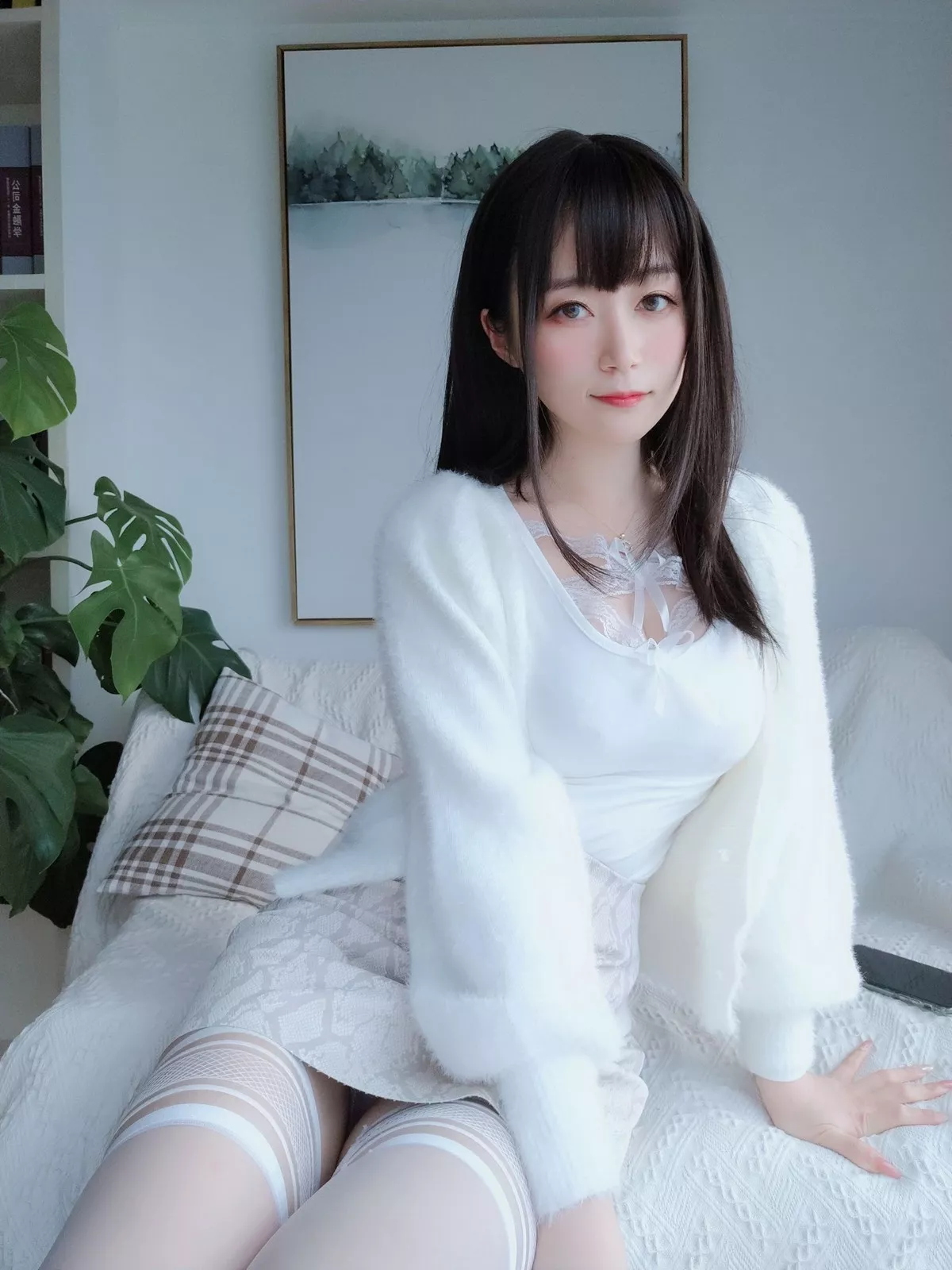 Coser小姐姐白银81白蕾丝主题私房性感内衣配白丝袜秀完美身材诱惑写真106P