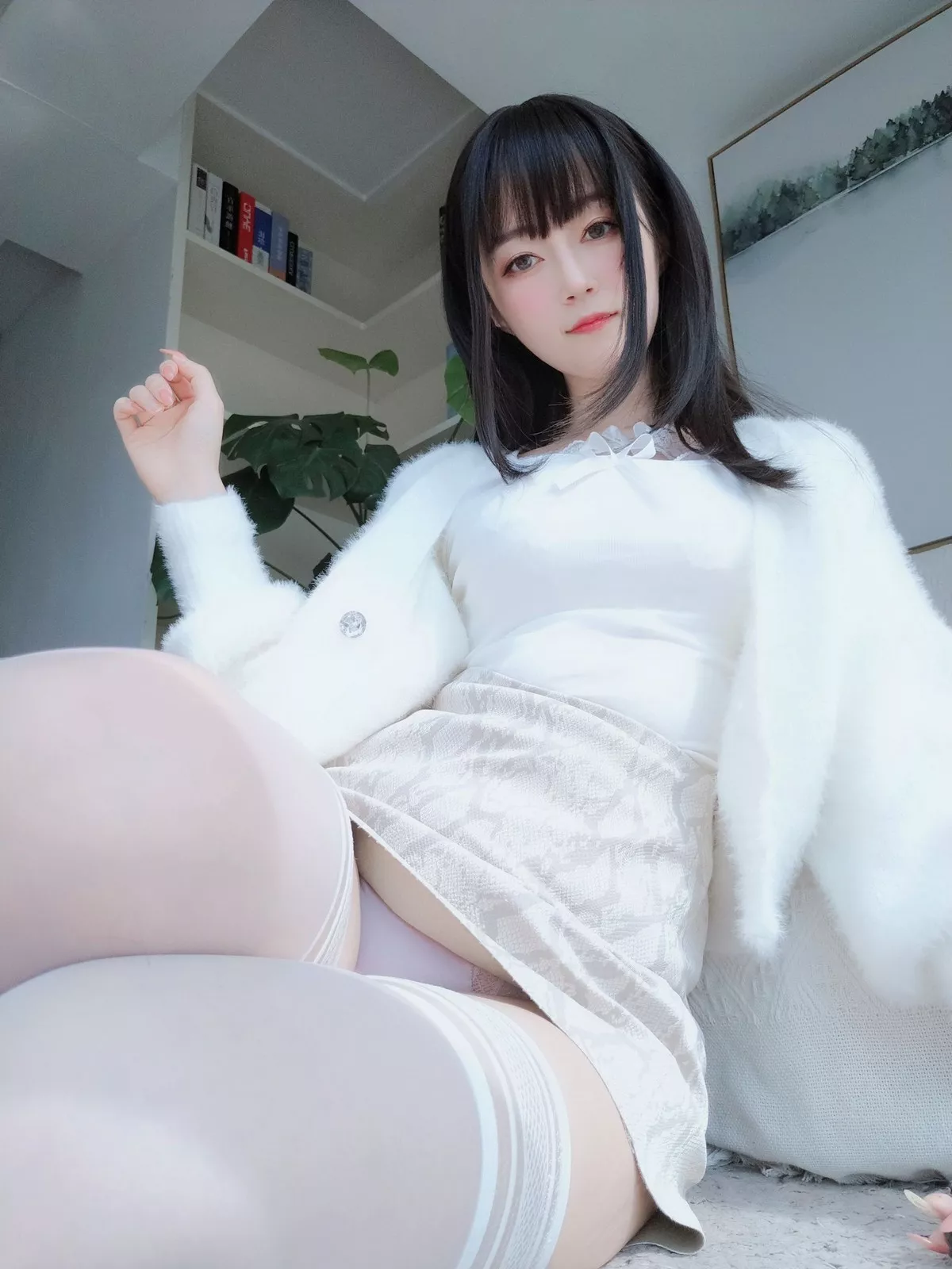 Coser小姐姐白银81白蕾丝主题私房性感内衣配白丝袜秀完美身材诱惑写真106P