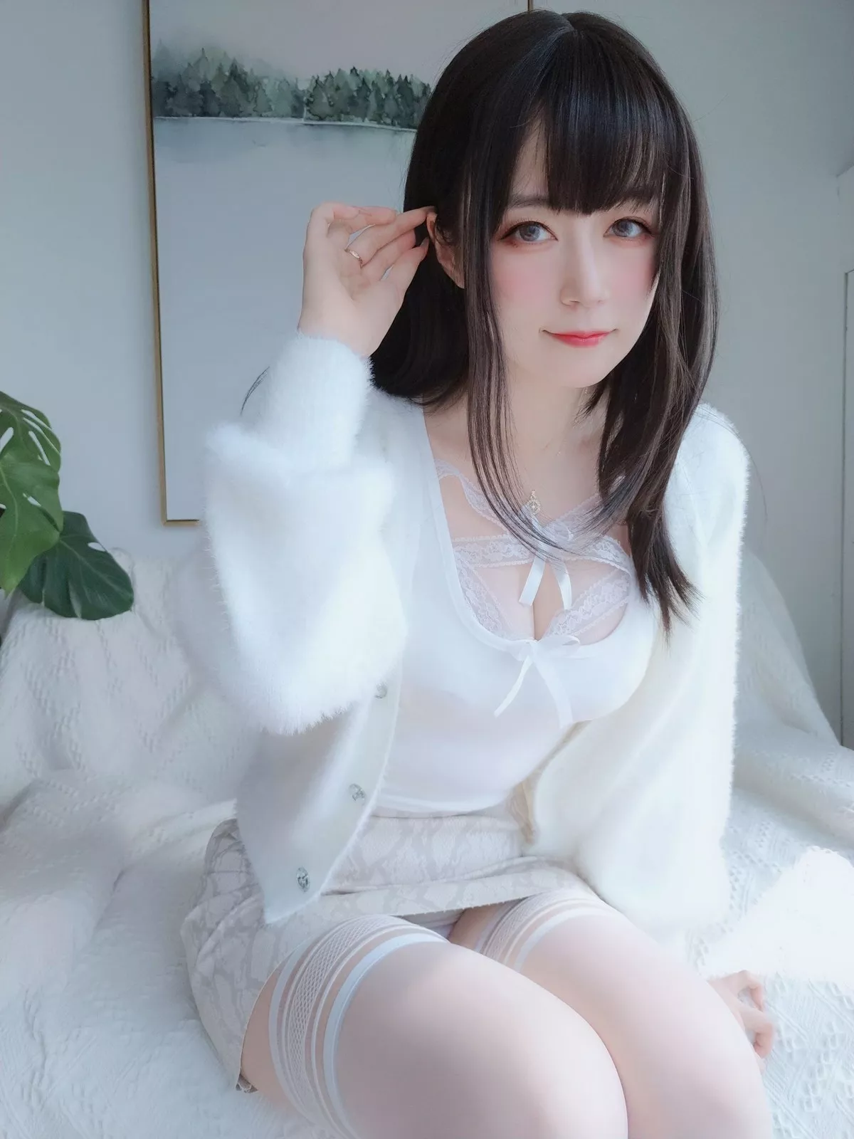 Coser小姐姐白银81白蕾丝主题私房性感内衣配白丝袜秀完美身材诱惑写真106P
