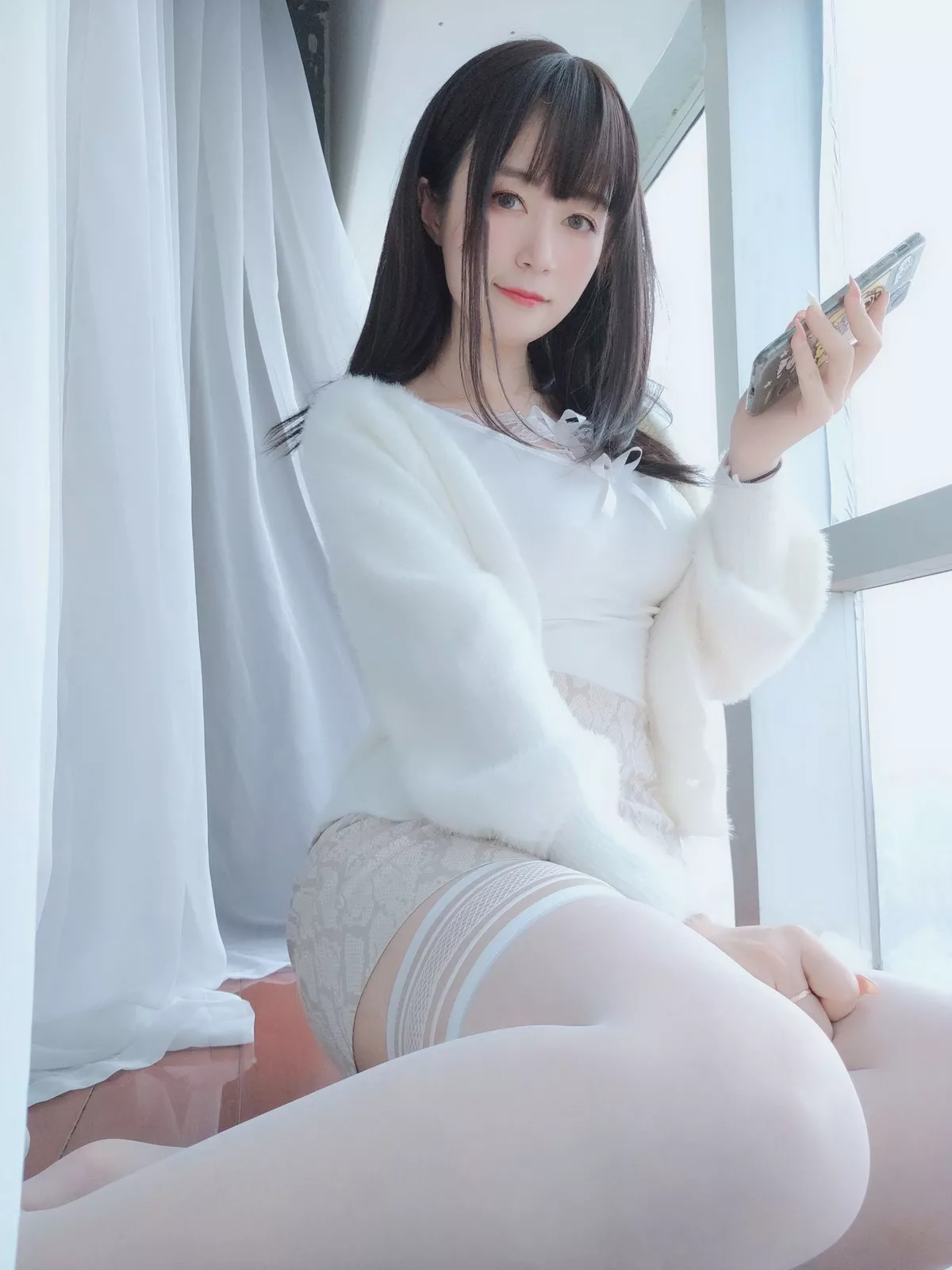 Coser小姐姐白银81白蕾丝主题私房性感内衣配白丝袜秀完美身材诱惑写真106P
