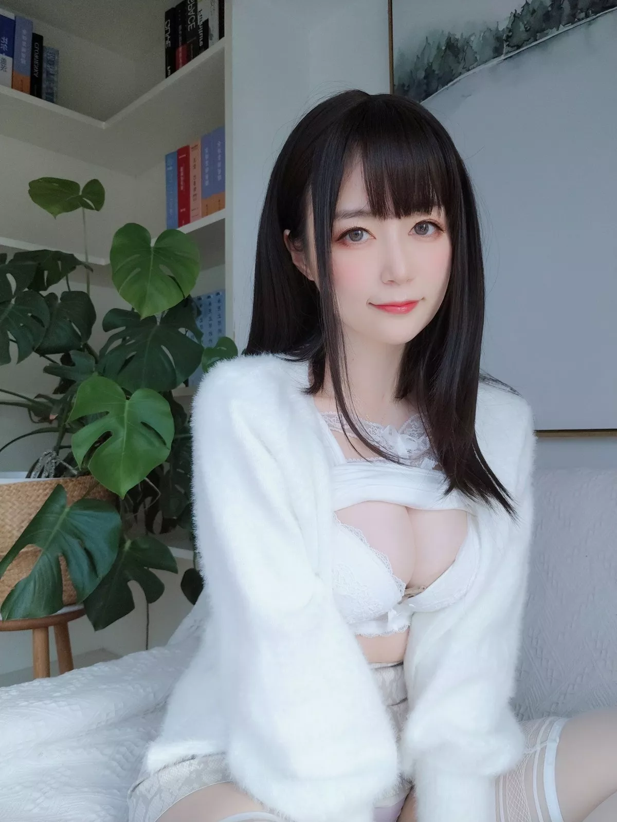 Coser小姐姐白银81白蕾丝主题私房性感内衣配白丝袜秀完美身材诱惑写真106P