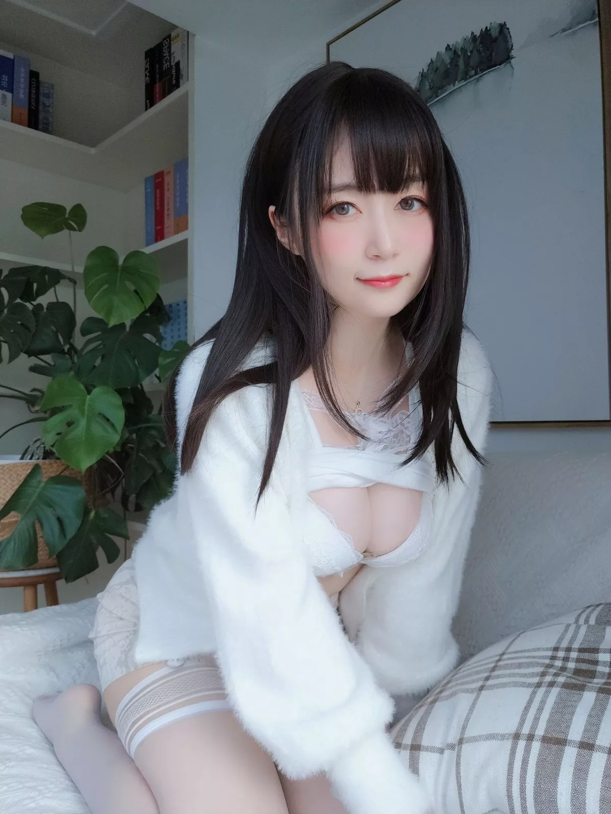 Coser小姐姐白银81白蕾丝主题私房性感内衣配白丝袜秀完美身材诱惑写真106P