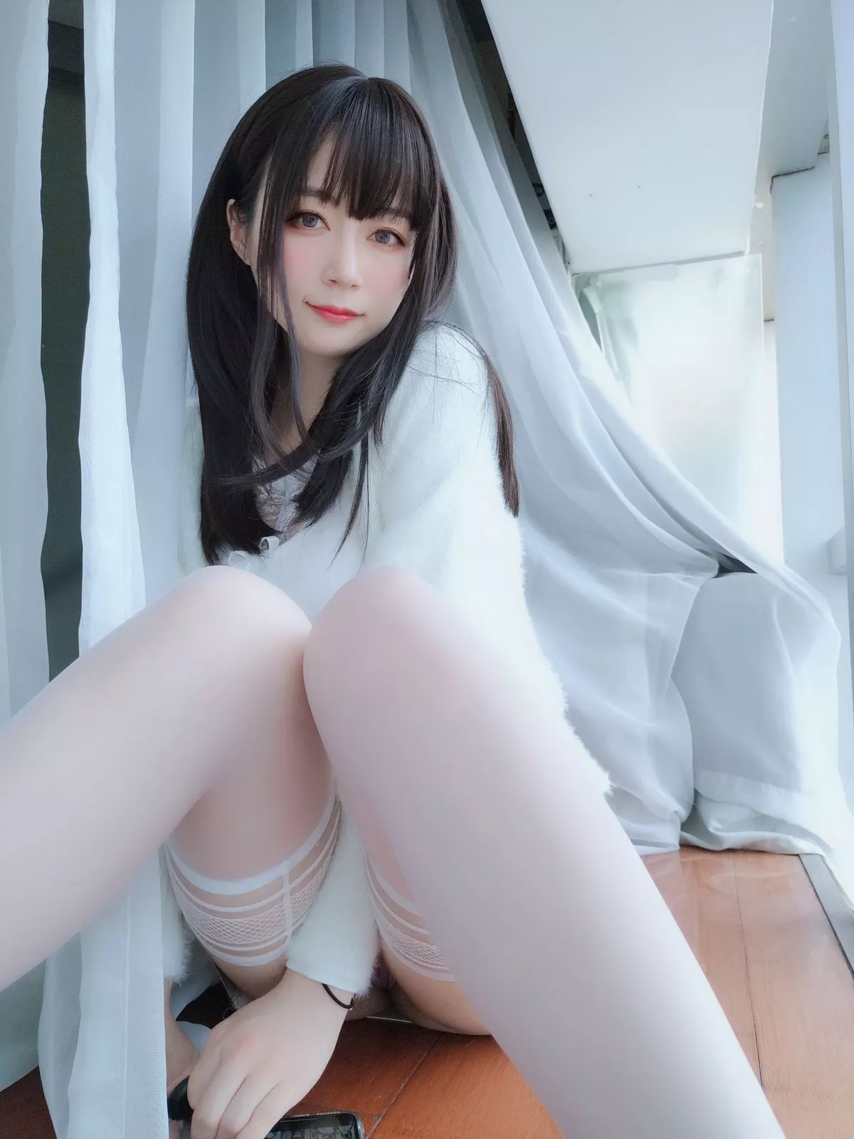 Coser小姐姐白银81白蕾丝主题私房性感内衣配白丝袜秀完美身材诱惑写真106P