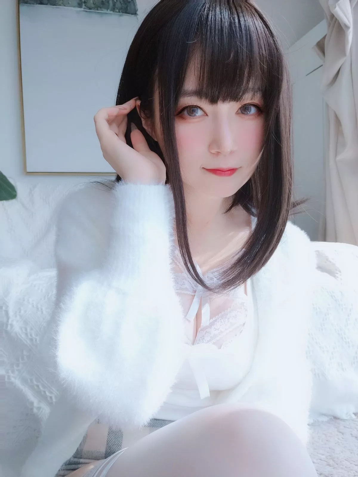Coser小姐姐白银81白蕾丝主题私房性感内衣配白丝袜秀完美身材诱惑写真106P
