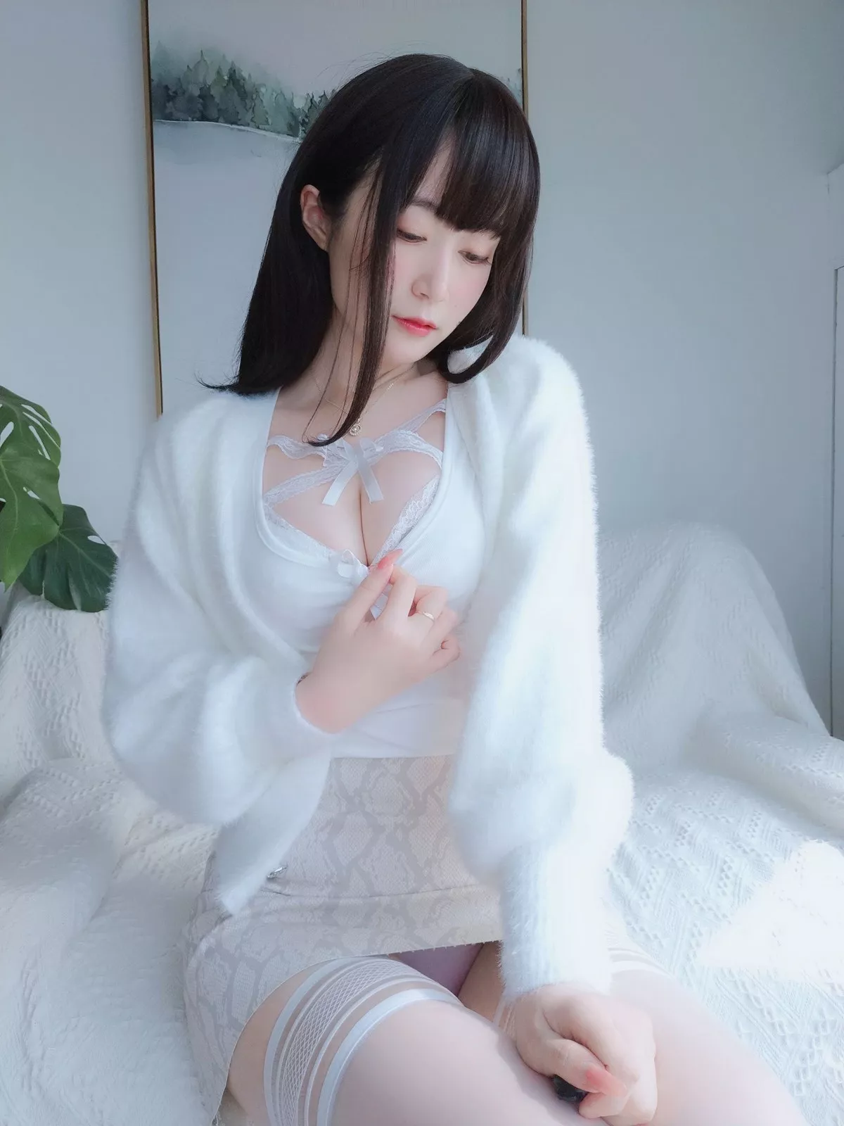 Coser小姐姐白银81白蕾丝主题私房性感内衣配白丝袜秀完美身材诱惑写真106P