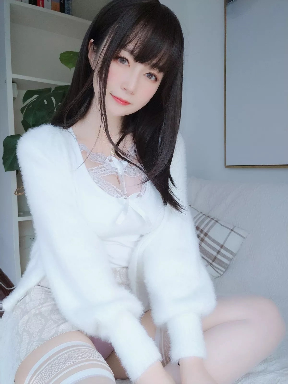 Coser小姐姐白银81白蕾丝主题私房性感内衣配白丝袜秀完美身材诱惑写真106P