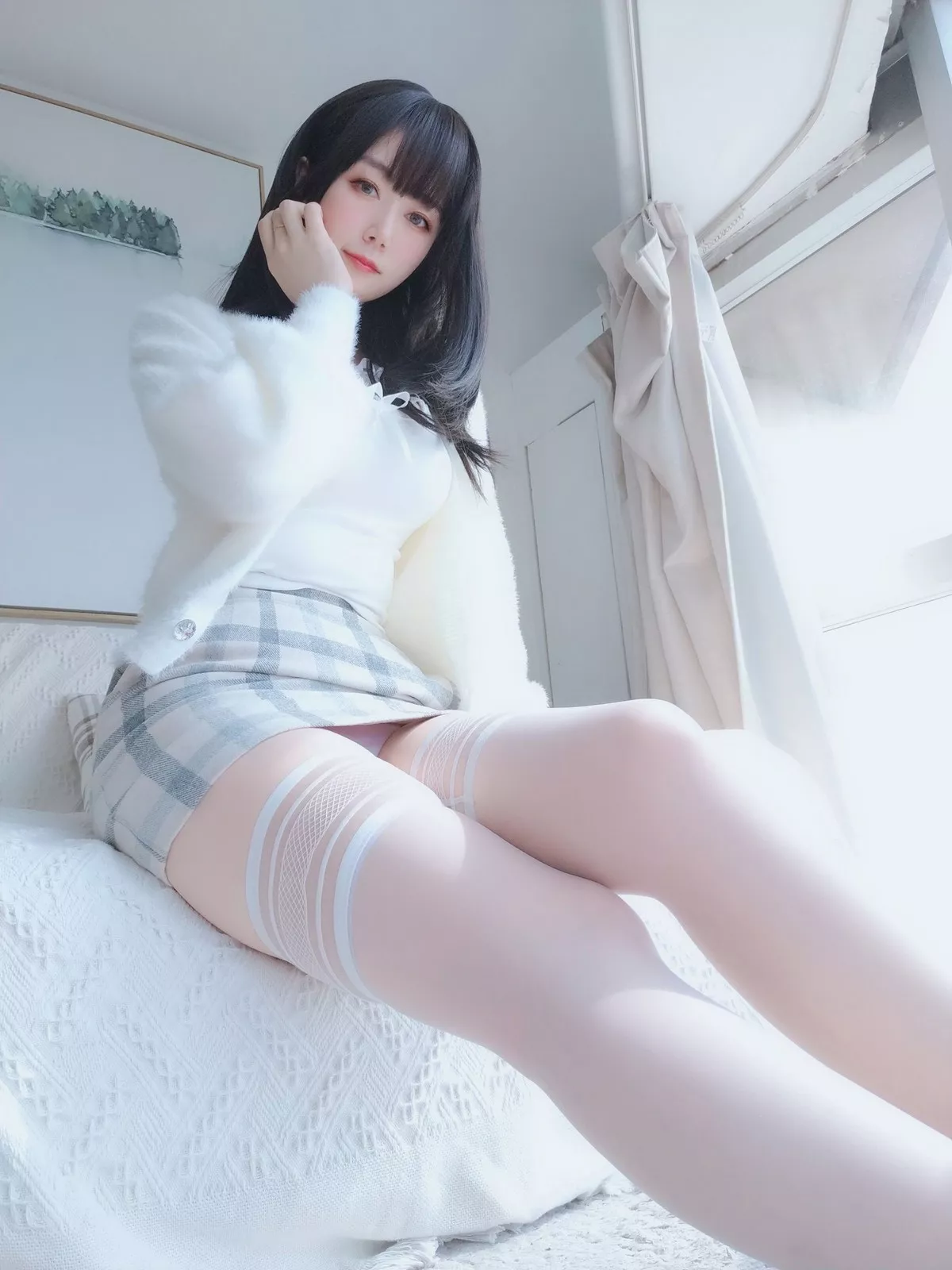 Coser小姐姐白银81白蕾丝主题私房性感内衣配白丝袜秀完美身材诱惑写真106P