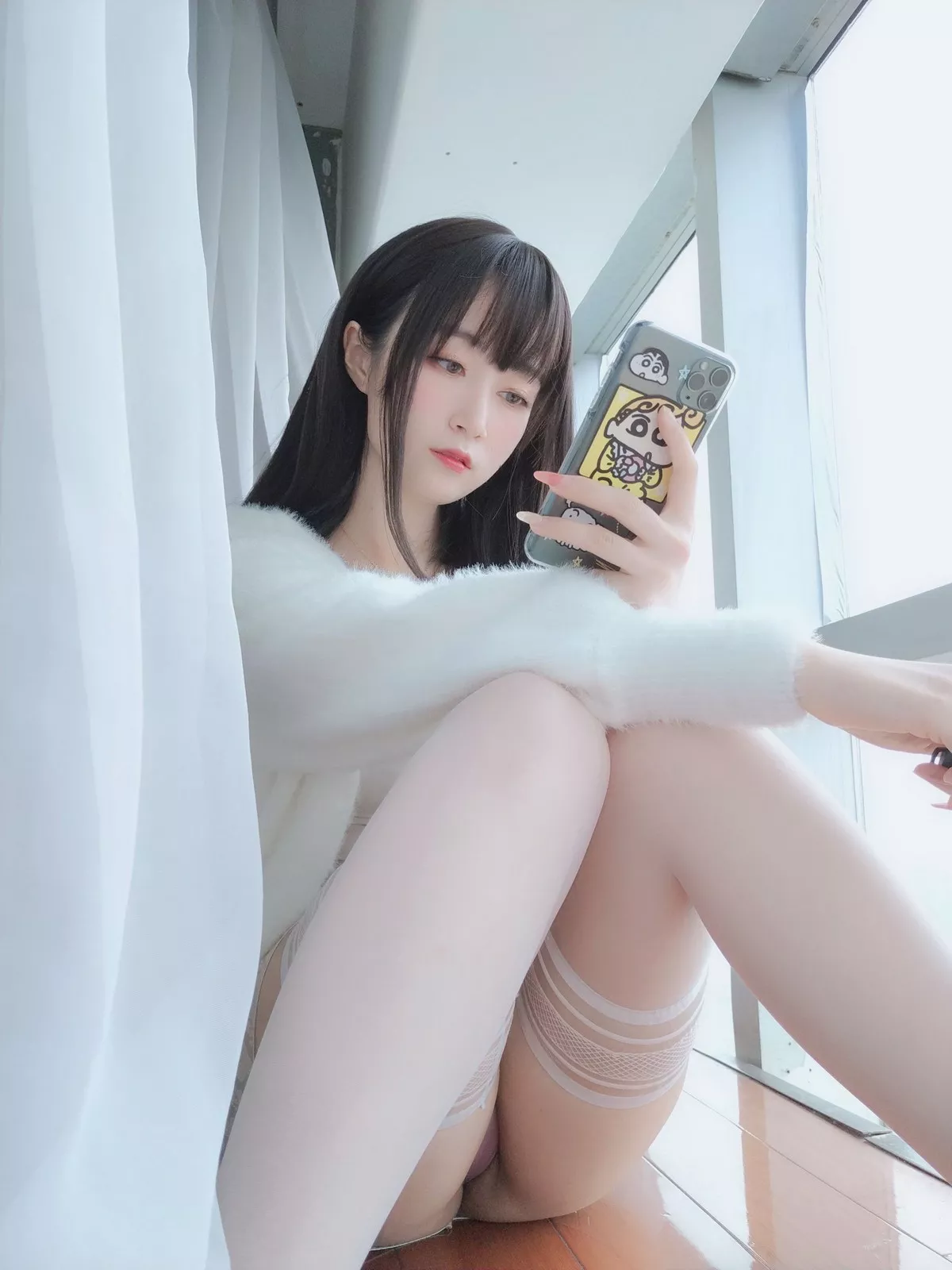 Coser小姐姐白银81白蕾丝主题私房性感内衣配白丝袜秀完美身材诱惑写真106P