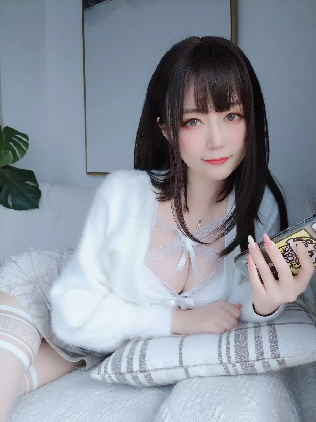 Coser小姐姐白银81白蕾丝主题私房性感内衣配白丝袜秀完美身材诱惑写真106P