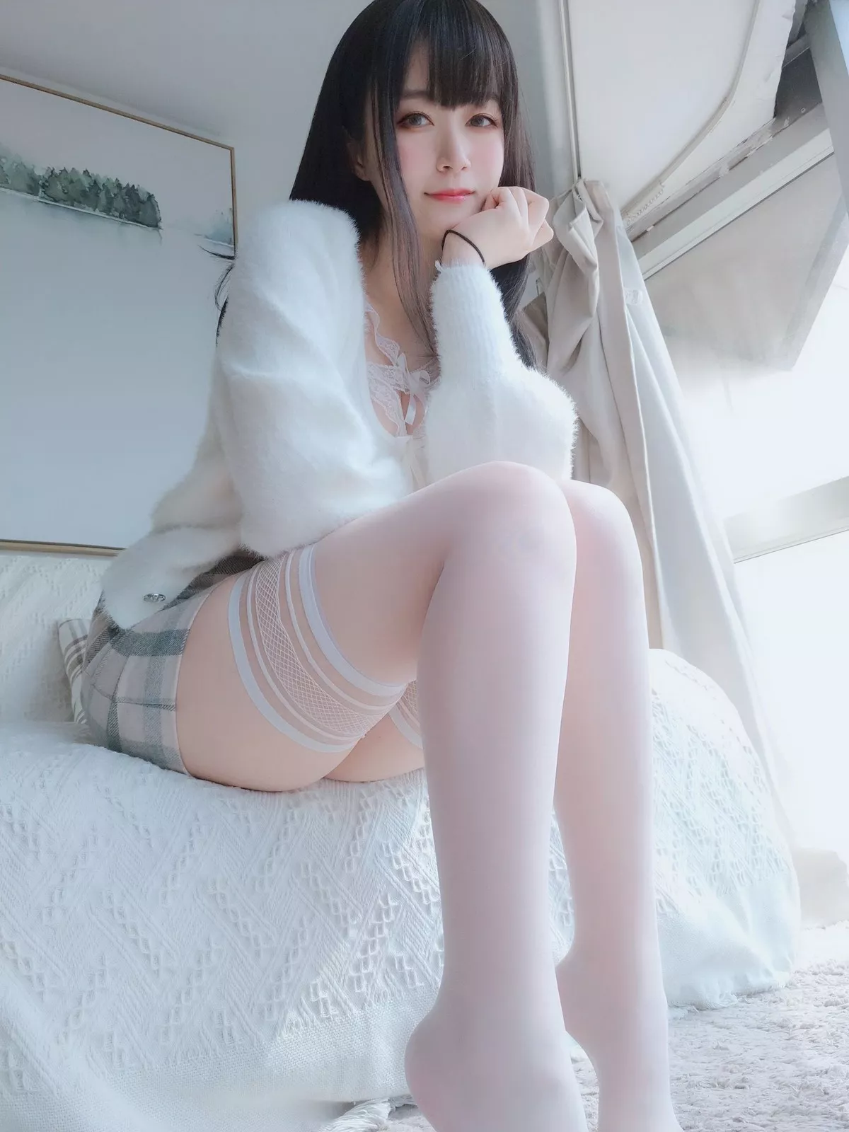 Coser小姐姐白银81白蕾丝主题私房性感内衣配白丝袜秀完美身材诱惑写真106P