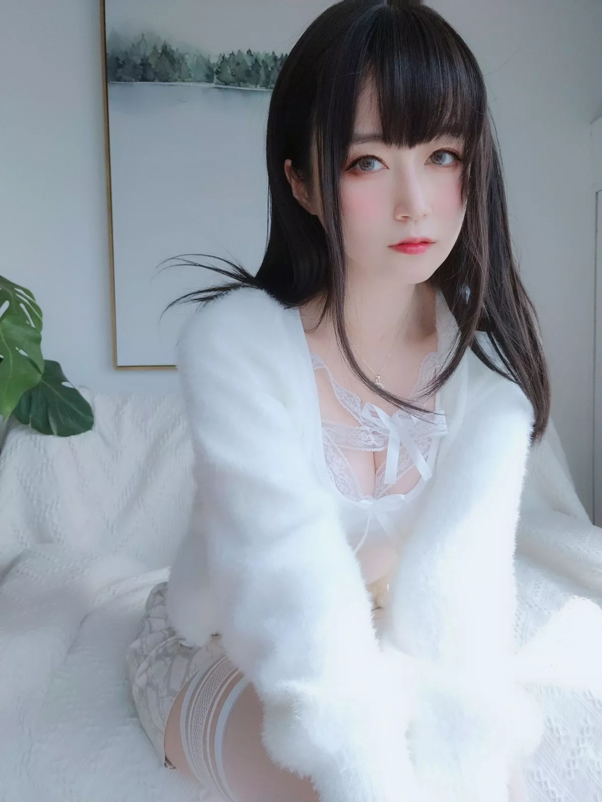 Coser小姐姐白银81白蕾丝主题私房性感内衣配白丝袜秀完美身材诱惑写真106P