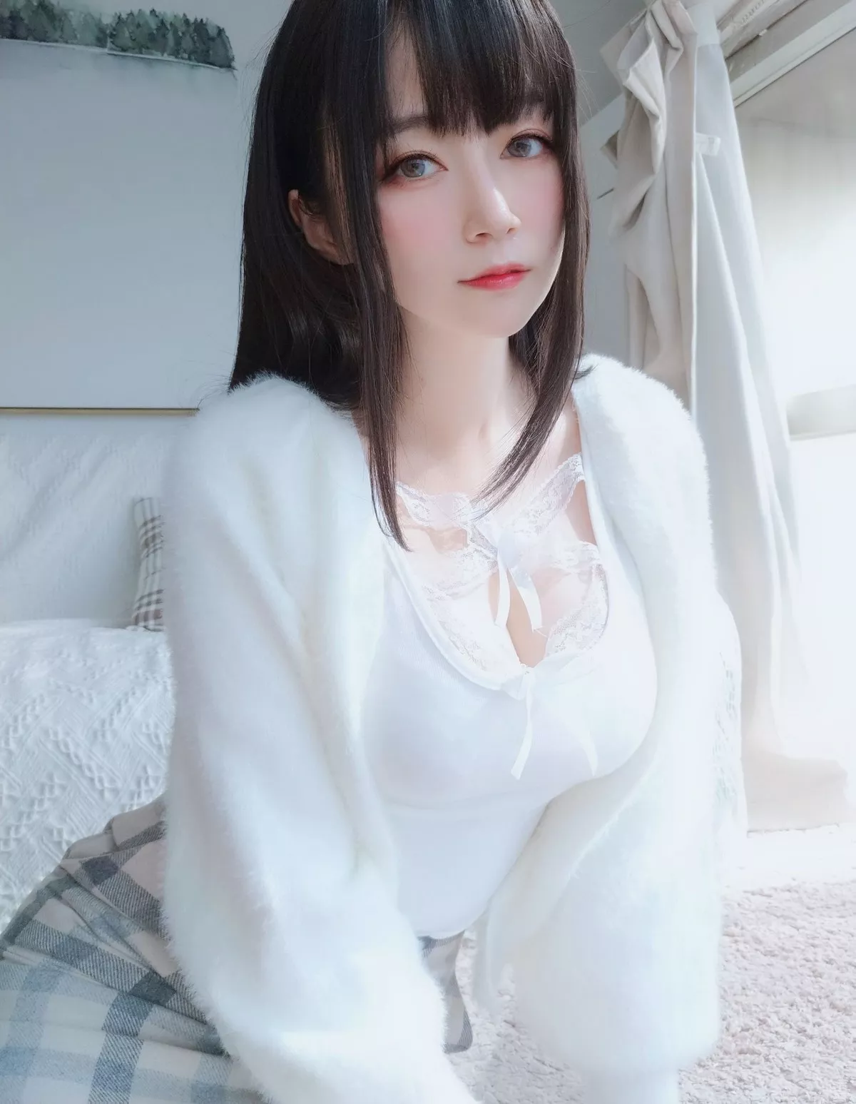 Coser小姐姐白银81白蕾丝主题私房性感内衣配白丝袜秀完美身材诱惑写真106P