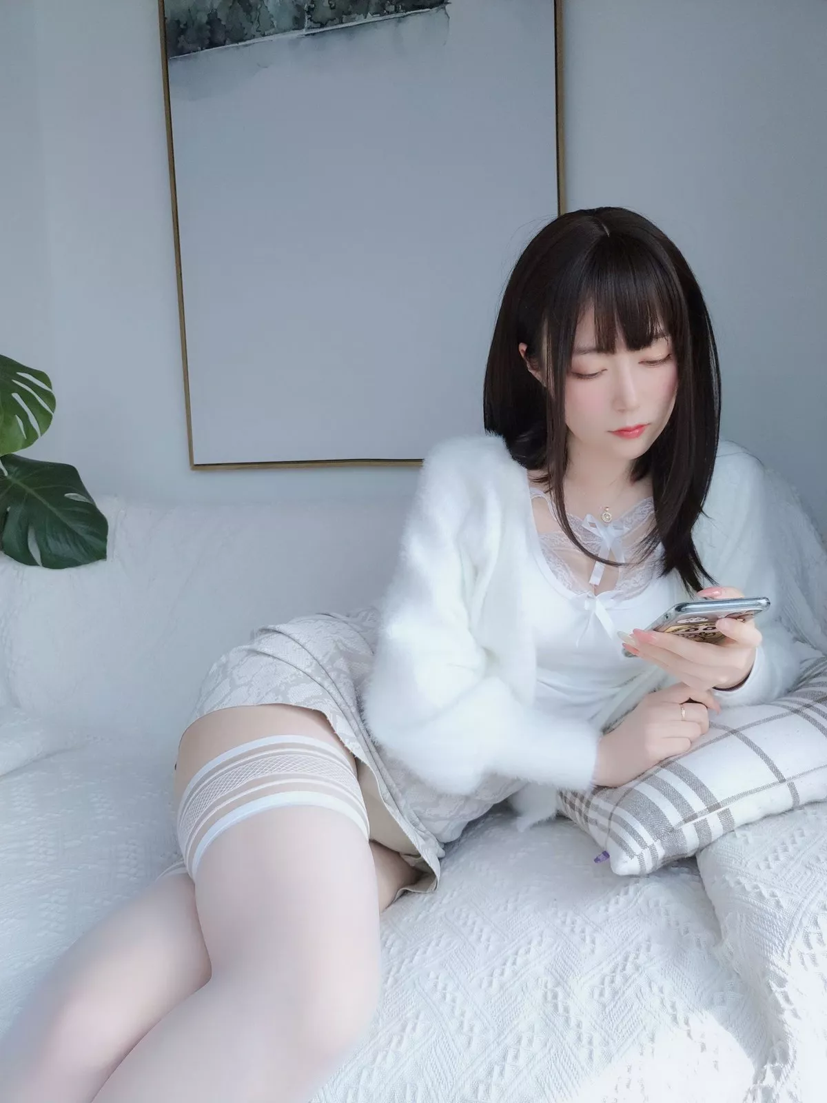 Coser小姐姐白银81白蕾丝主题私房性感内衣配白丝袜秀完美身材诱惑写真106P