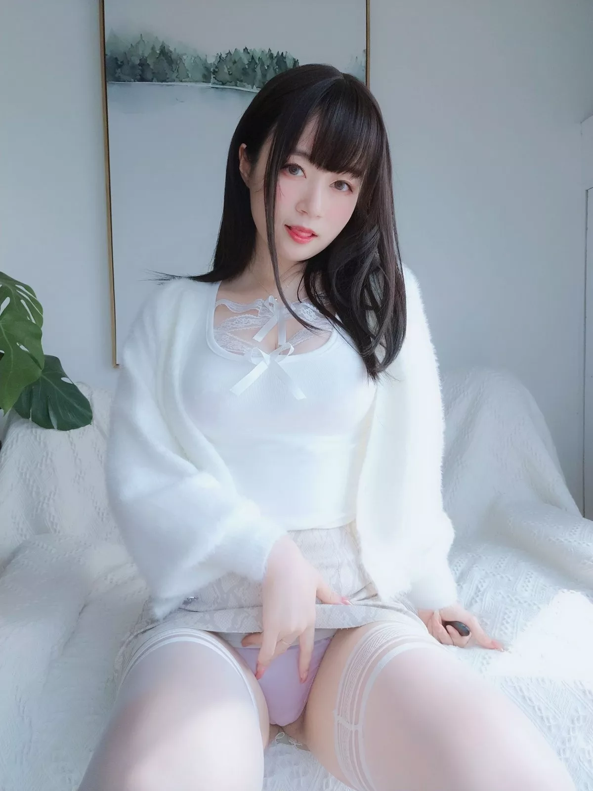 Coser小姐姐白银81白蕾丝主题私房性感内衣配白丝袜秀完美身材诱惑写真106P