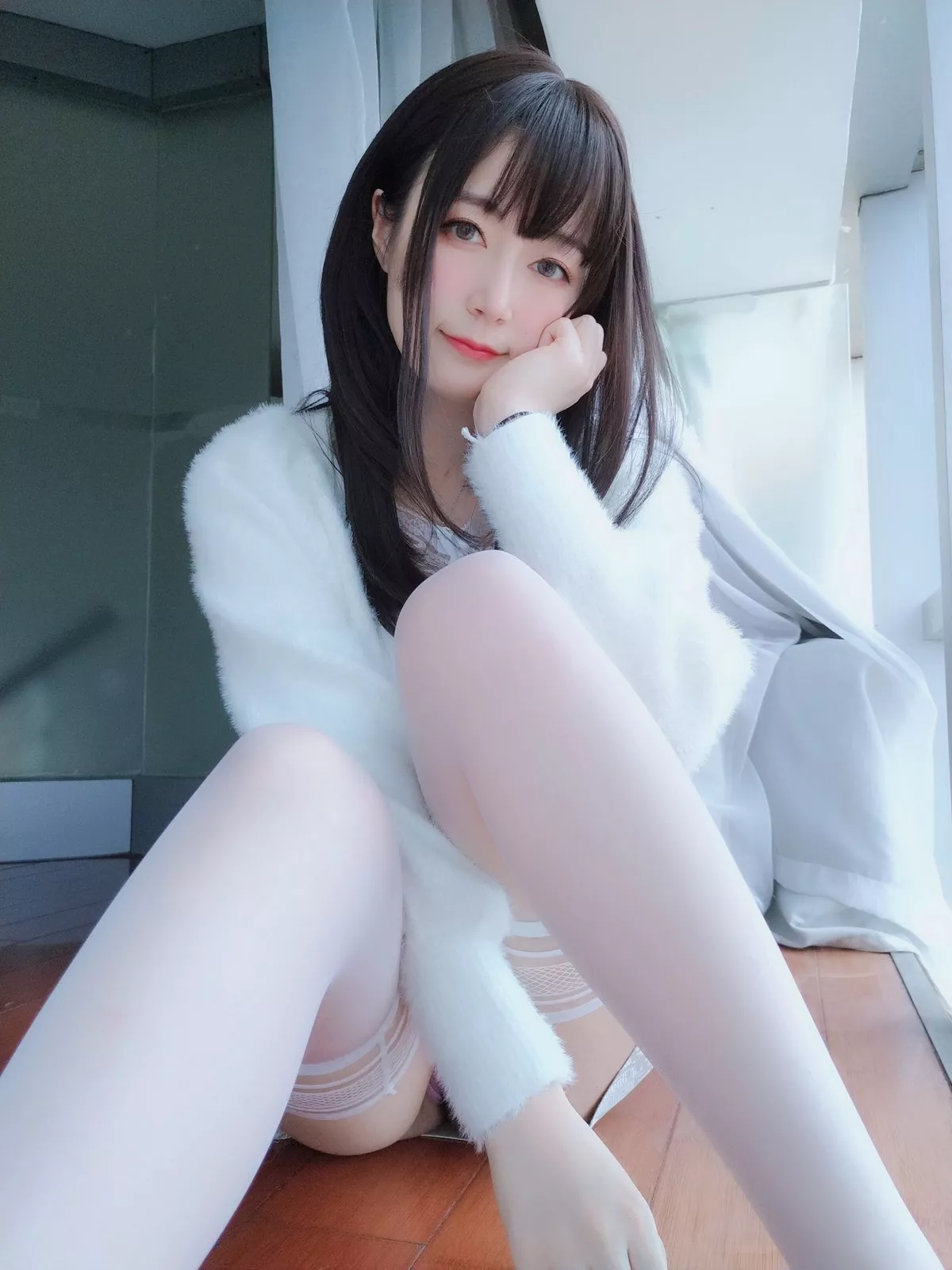 Coser小姐姐白银81白蕾丝主题私房性感内衣配白丝袜秀完美身材诱惑写真106P