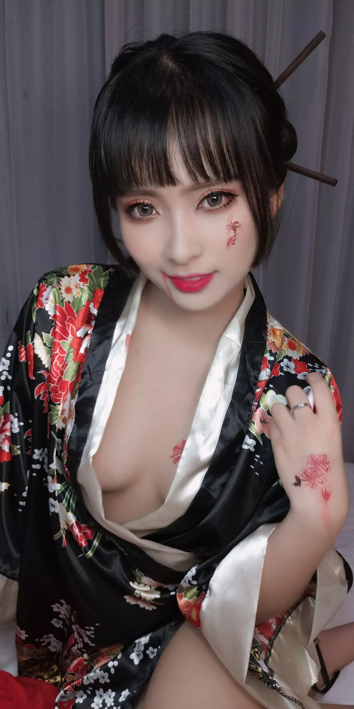 动漫博主洛璃LoLiSAMA歌舞伎主题真空服饰配黑色丁字裤惹火诱惑写真92P