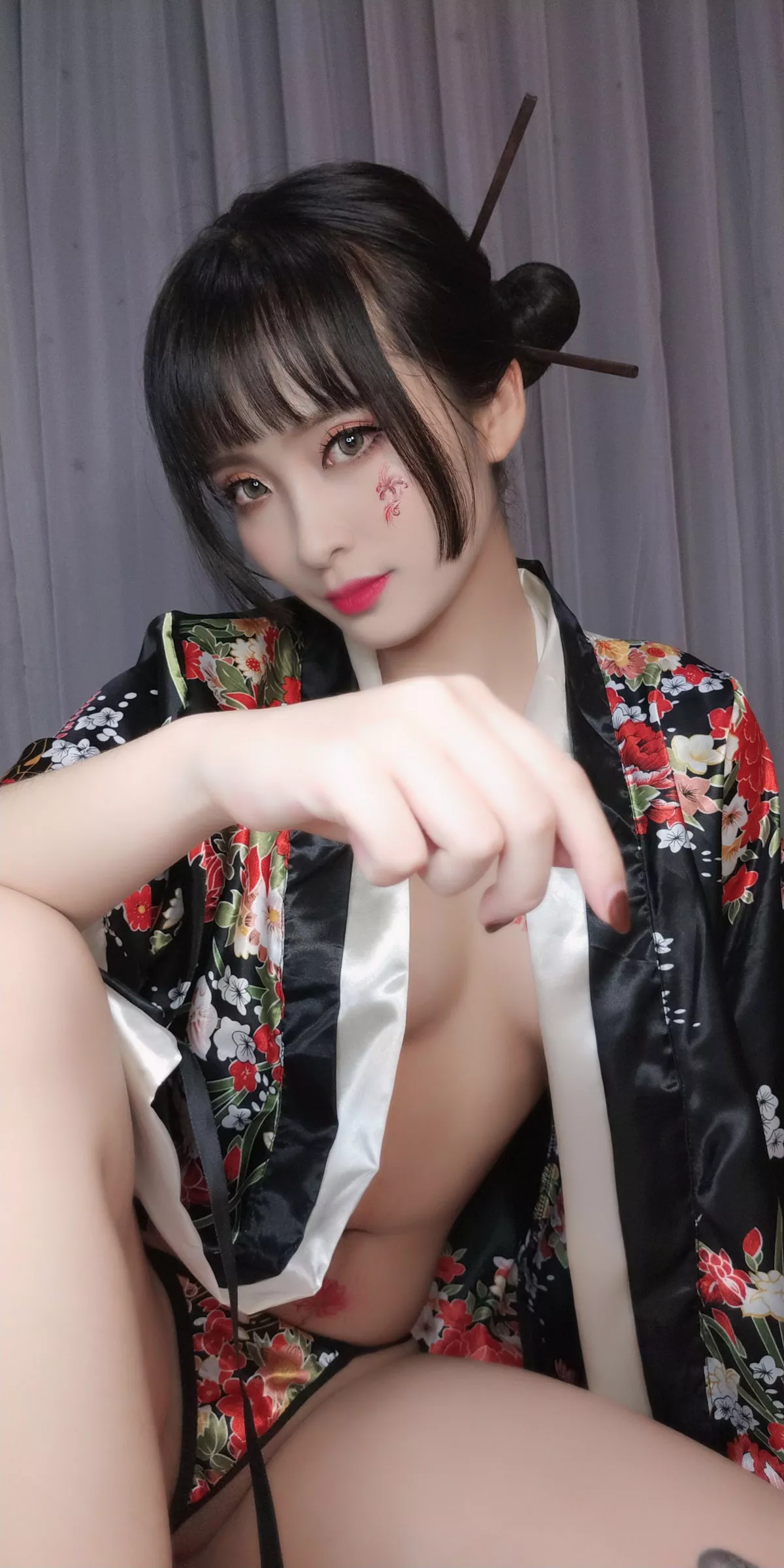 动漫博主洛璃LoLiSAMA歌舞伎主题真空服饰配黑色丁字裤惹火诱惑写真92P