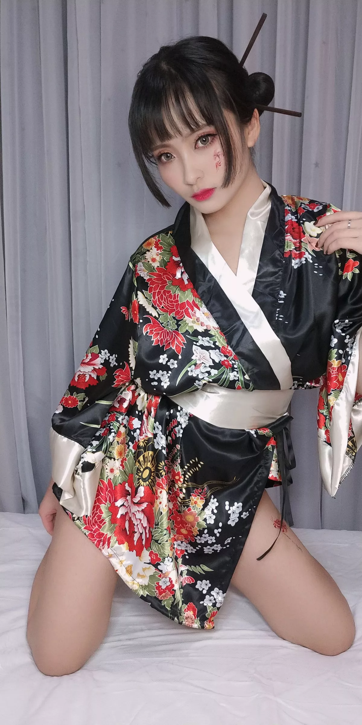 动漫博主洛璃LoLiSAMA歌舞伎主题真空服饰配黑色丁字裤惹火诱惑写真92P
