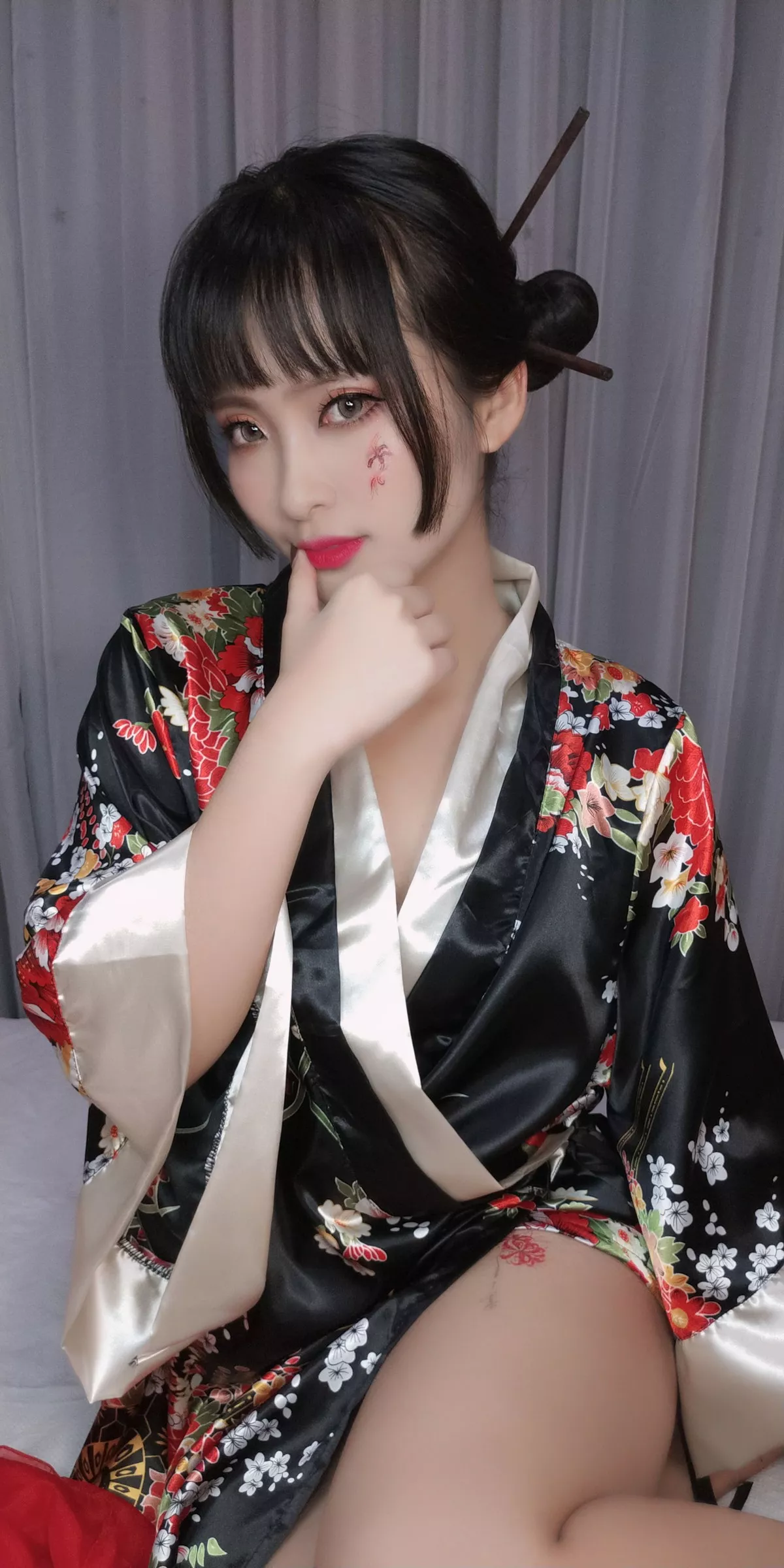 动漫博主洛璃LoLiSAMA歌舞伎主题真空服饰配黑色丁字裤惹火诱惑写真92P
