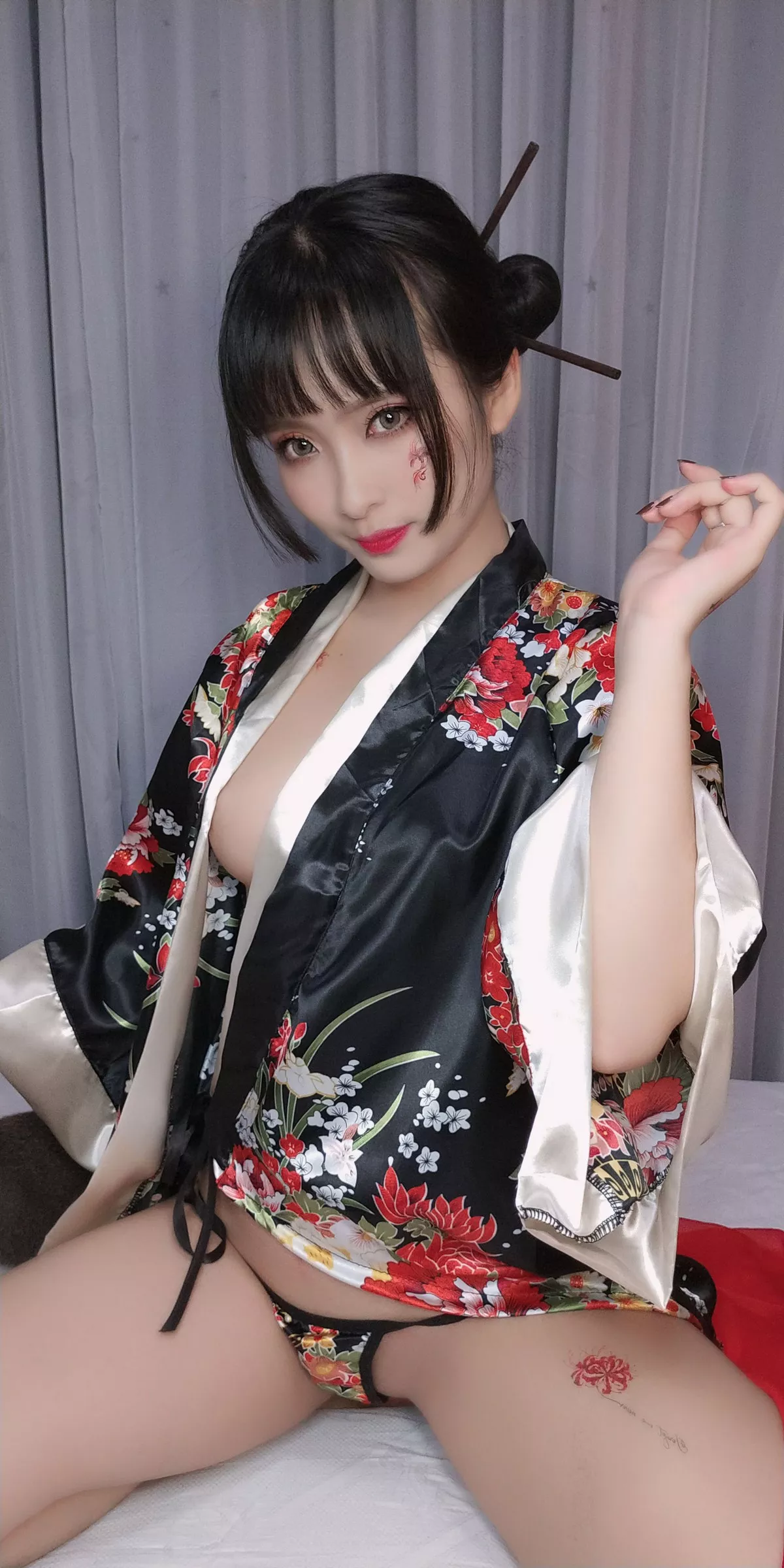 动漫博主洛璃LoLiSAMA歌舞伎主题真空服饰配黑色丁字裤惹火诱惑写真92P