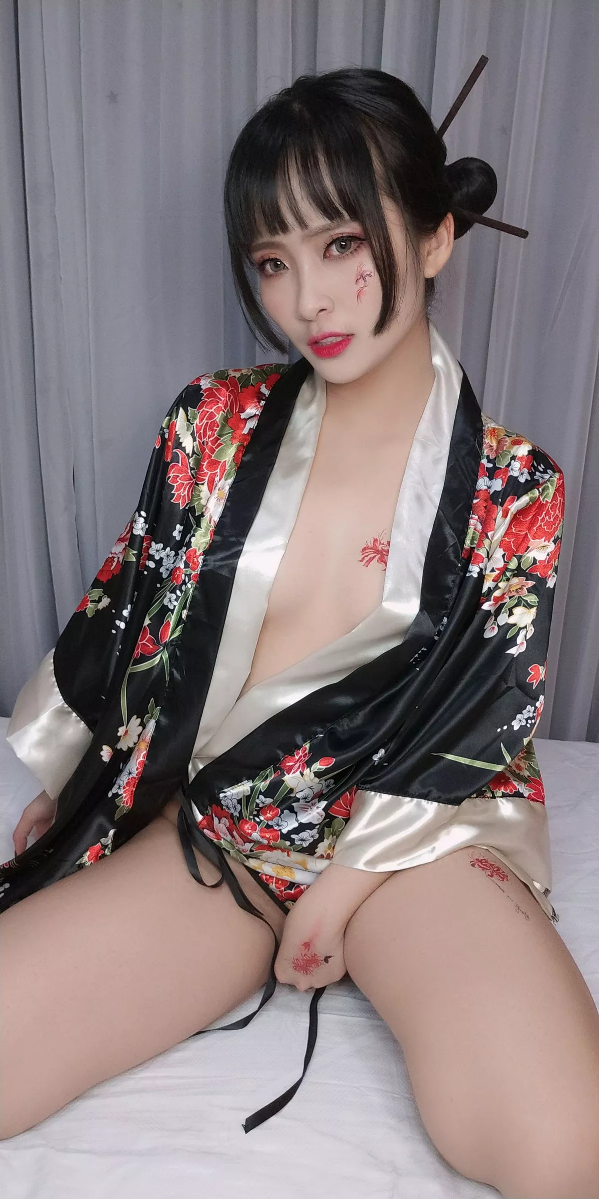 动漫博主洛璃LoLiSAMA歌舞伎主题真空服饰配黑色丁字裤惹火诱惑写真92P