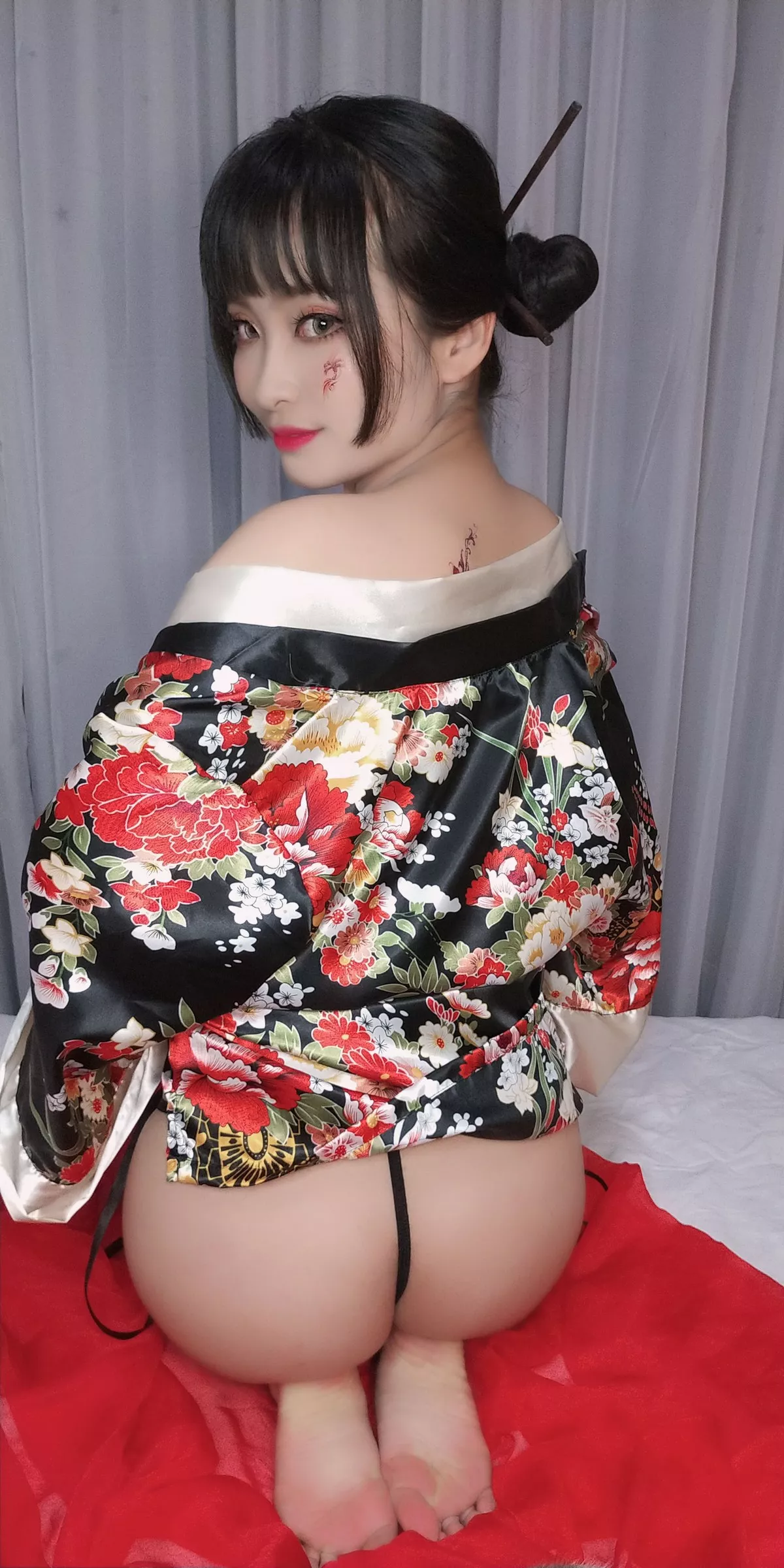 动漫博主洛璃LoLiSAMA歌舞伎主题真空服饰配黑色丁字裤惹火诱惑写真92P