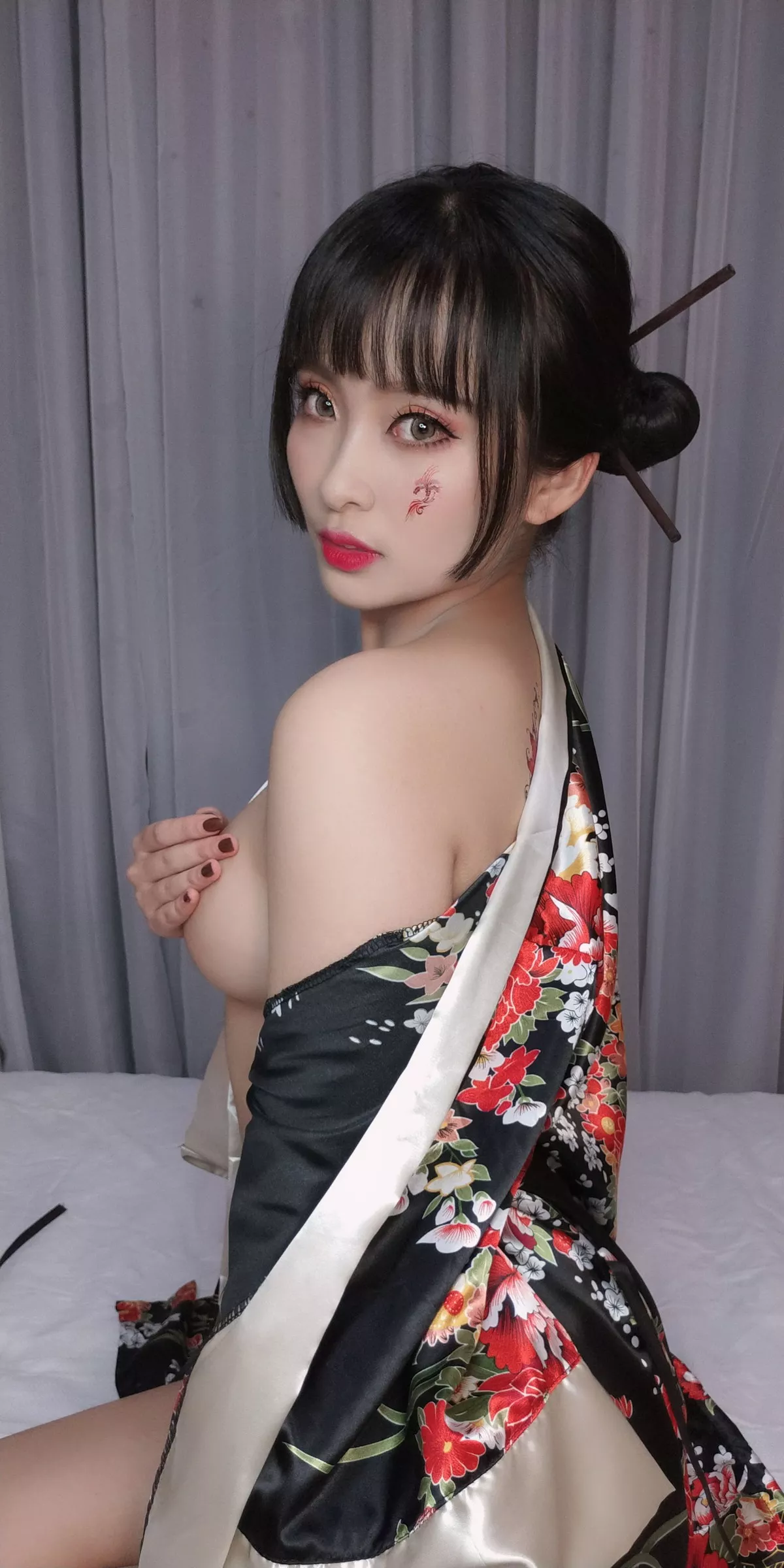 动漫博主洛璃LoLiSAMA歌舞伎主题真空服饰配黑色丁字裤惹火诱惑写真92P