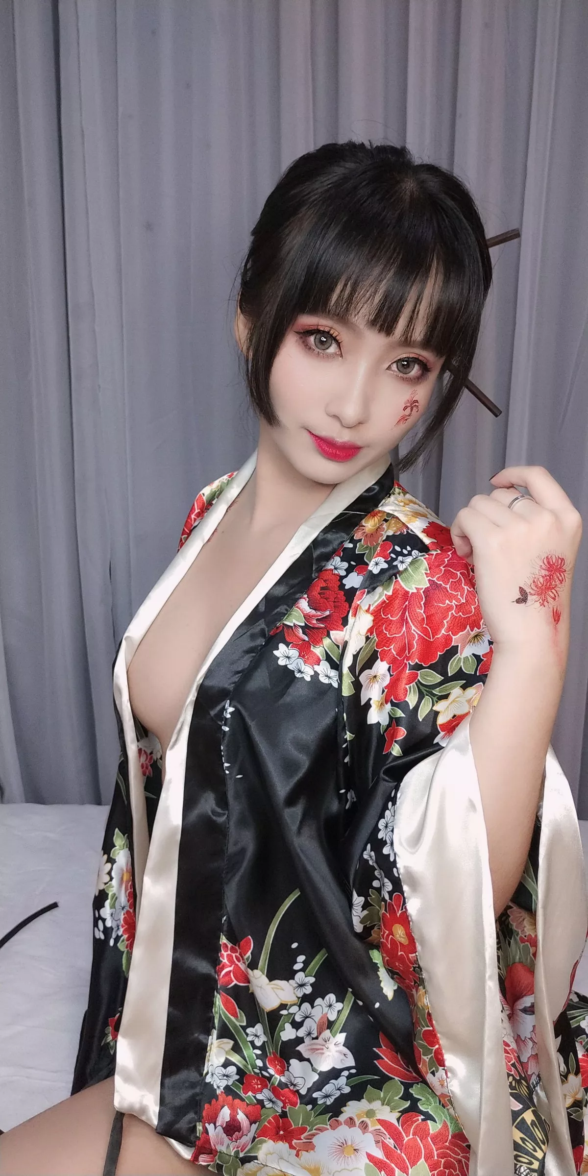 动漫博主洛璃LoLiSAMA歌舞伎主题真空服饰配黑色丁字裤惹火诱惑写真92P