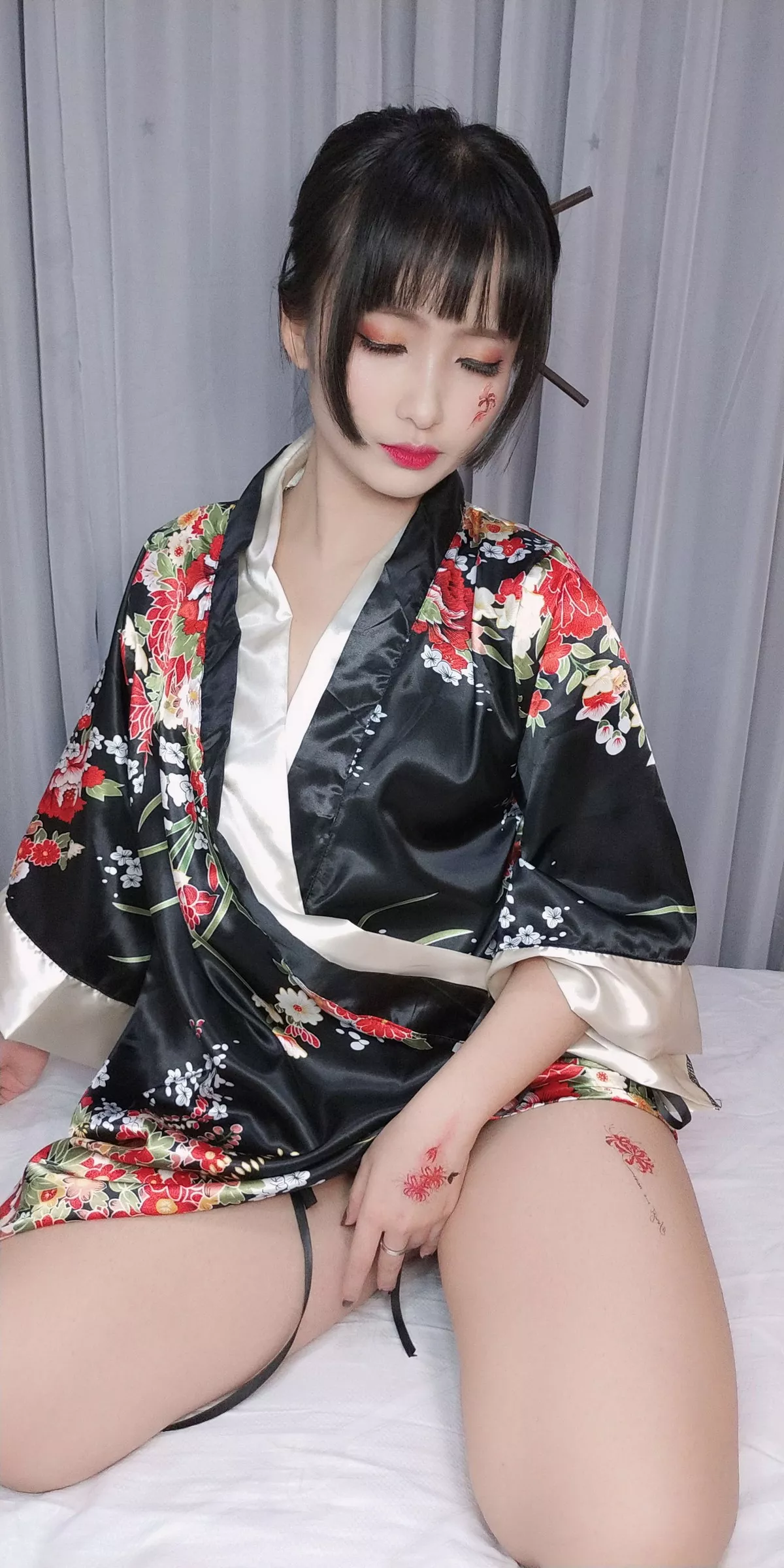 动漫博主洛璃LoLiSAMA歌舞伎主题真空服饰配黑色丁字裤惹火诱惑写真92P
