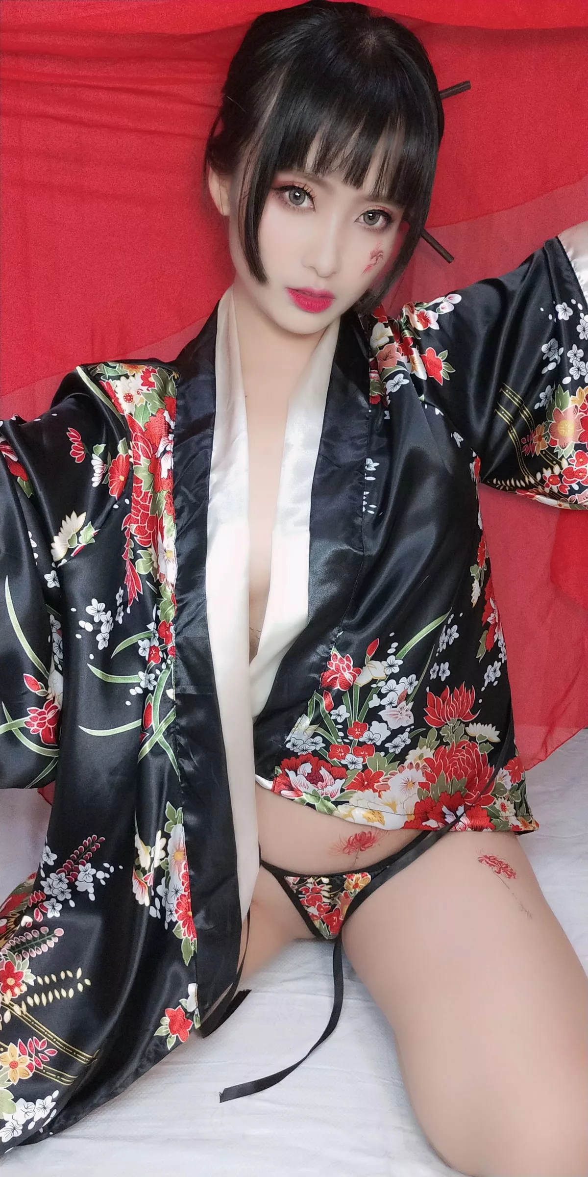 动漫博主洛璃LoLiSAMA歌舞伎主题真空服饰配黑色丁字裤惹火诱惑写真92P