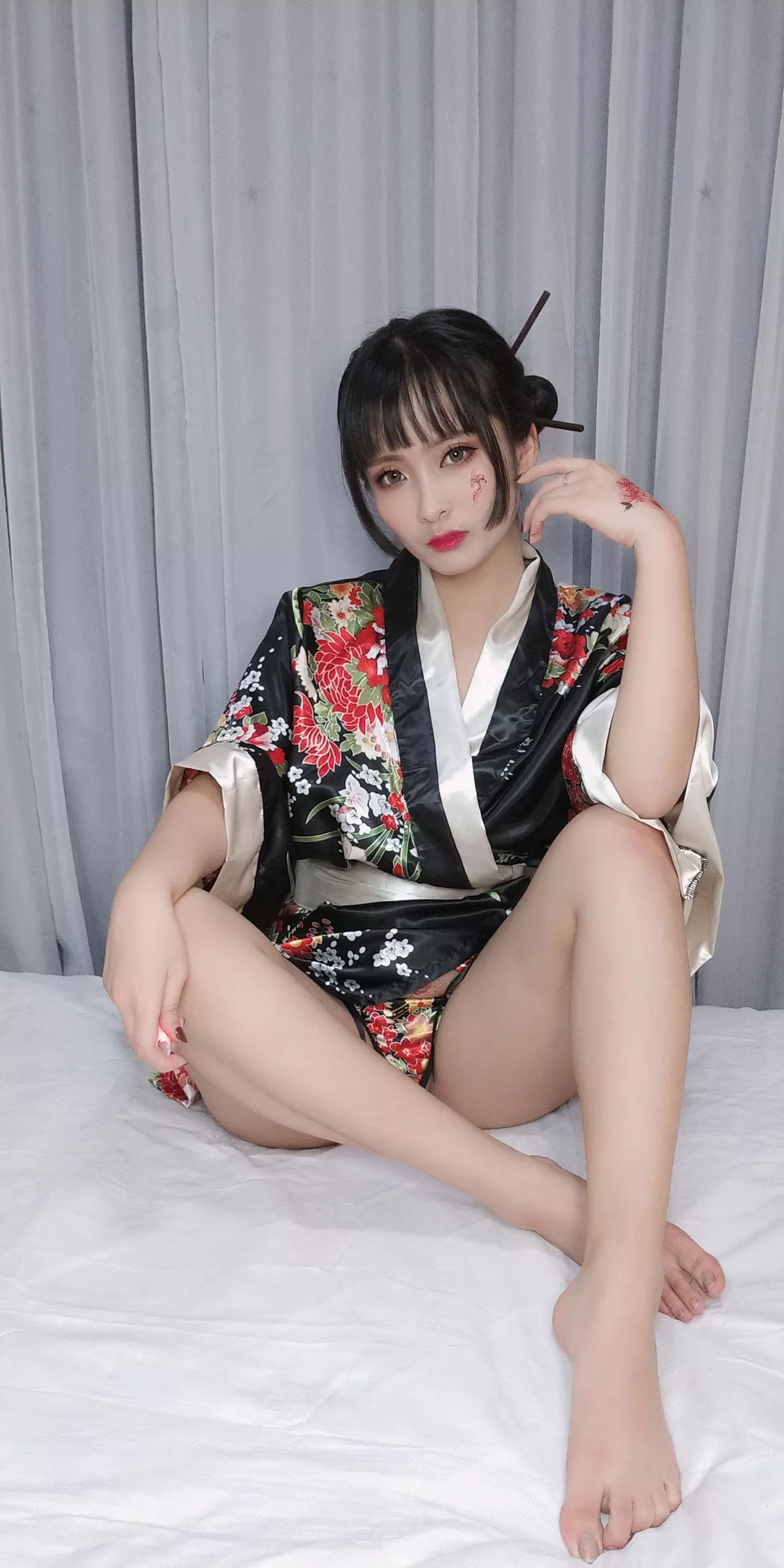 动漫博主洛璃LoLiSAMA歌舞伎主题真空服饰配黑色丁字裤惹火诱惑写真92P
