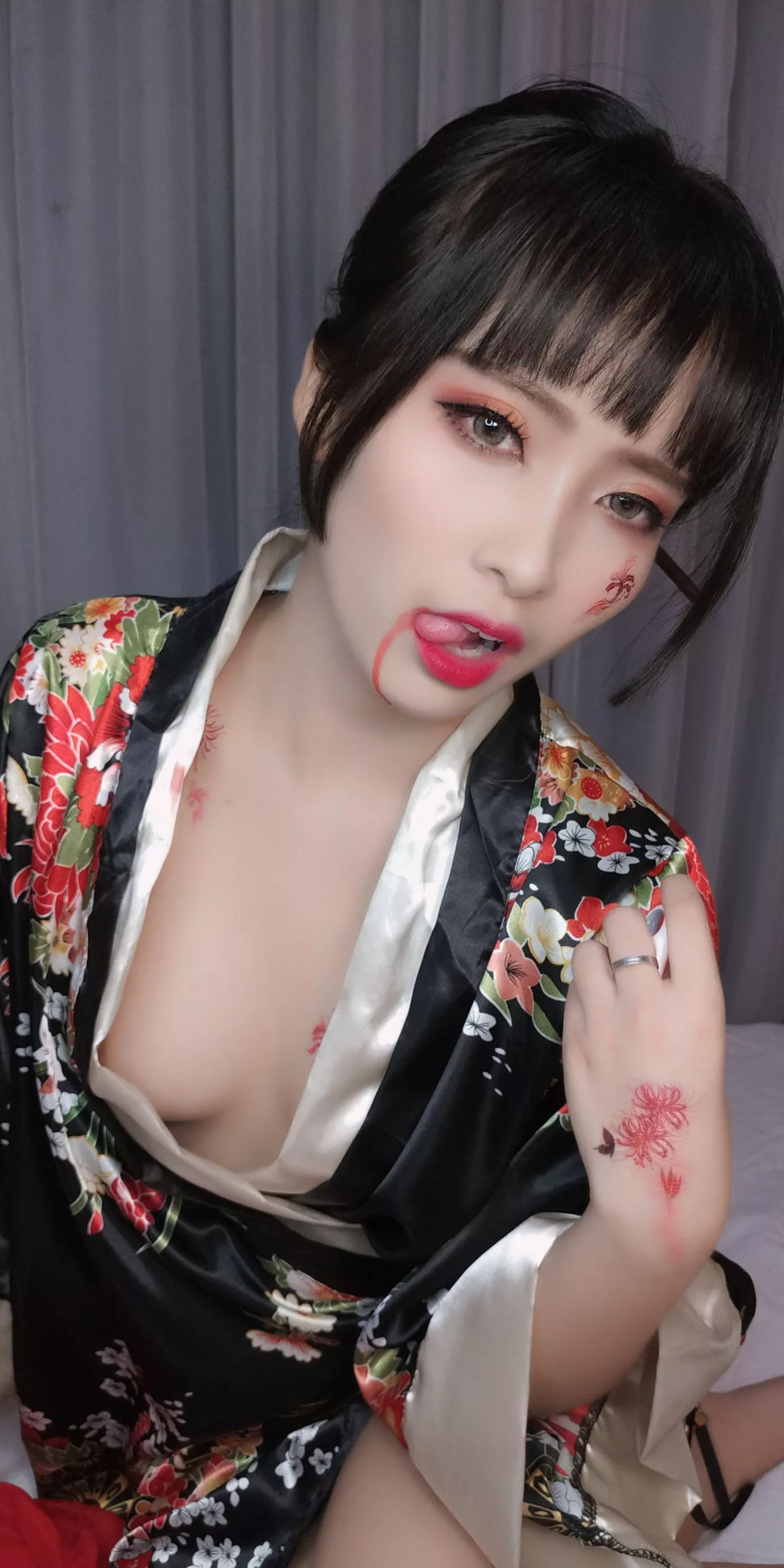 动漫博主洛璃LoLiSAMA歌舞伎主题真空服饰配黑色丁字裤惹火诱惑写真92P