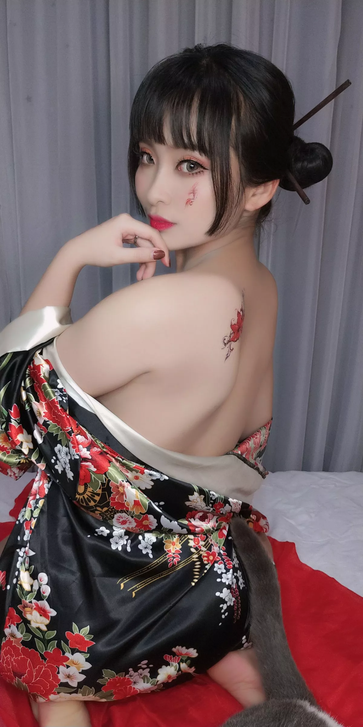 动漫博主洛璃LoLiSAMA歌舞伎主题真空服饰配黑色丁字裤惹火诱惑写真92P