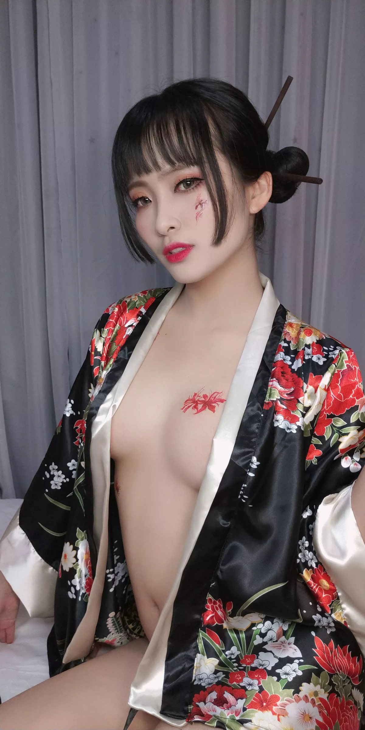 动漫博主洛璃LoLiSAMA歌舞伎主题真空服饰配黑色丁字裤惹火诱惑写真92P