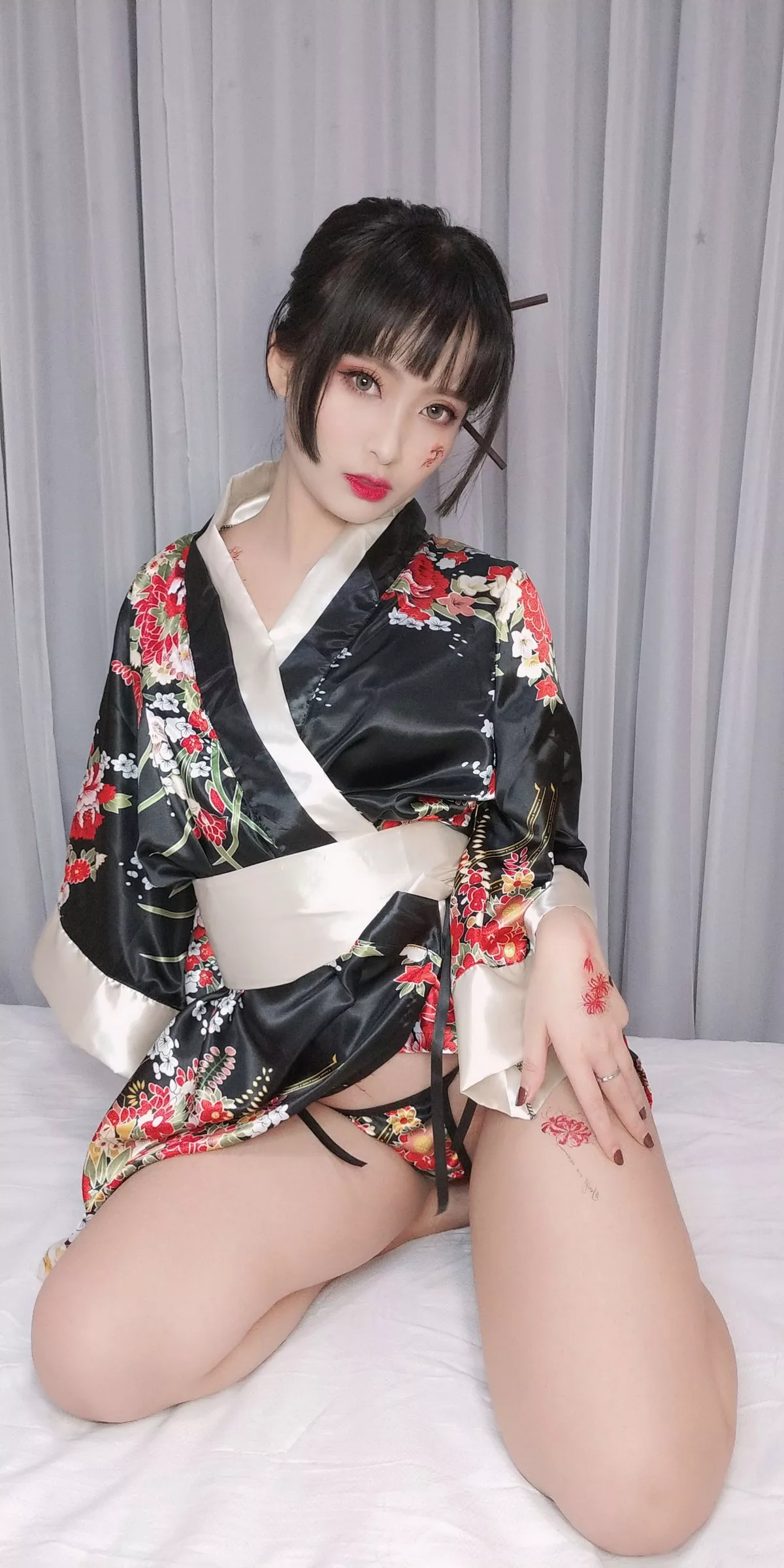 动漫博主洛璃LoLiSAMA歌舞伎主题真空服饰配黑色丁字裤惹火诱惑写真92P