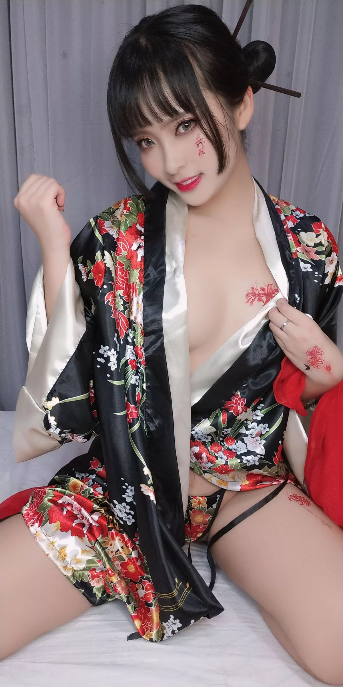 动漫博主洛璃LoLiSAMA歌舞伎主题真空服饰配黑色丁字裤惹火诱惑写真92P