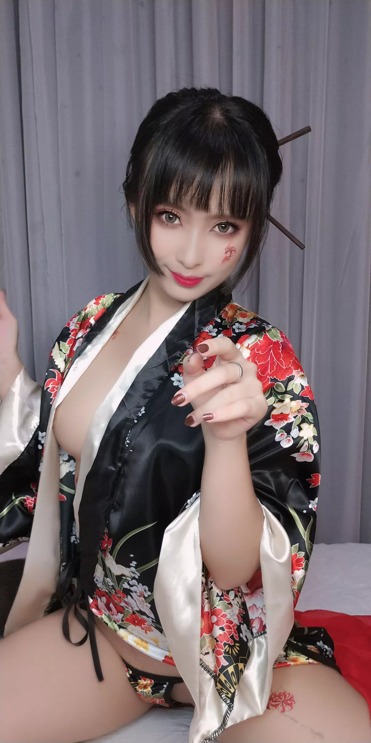 动漫博主洛璃LoLiSAMA歌舞伎主题真空服饰配黑色丁字裤惹火诱惑写真92P