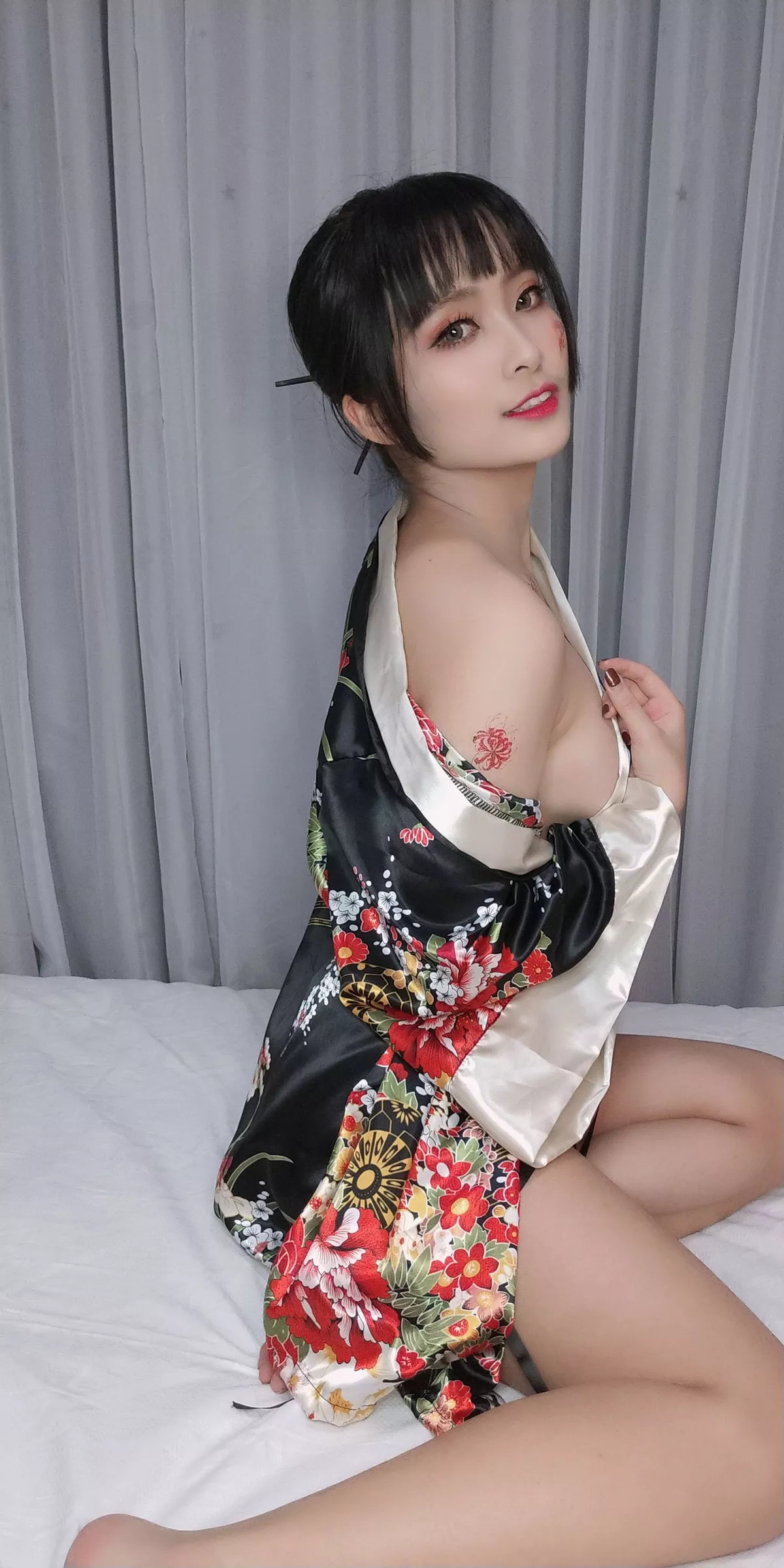 动漫博主洛璃LoLiSAMA歌舞伎主题真空服饰配黑色丁字裤惹火诱惑写真92P