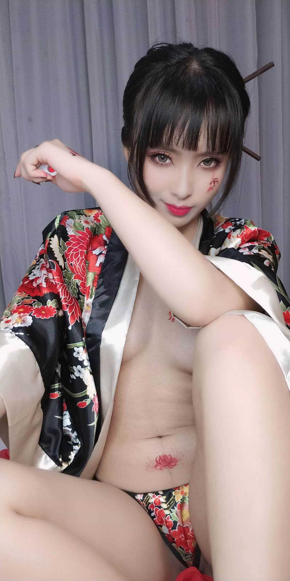 动漫博主洛璃LoLiSAMA歌舞伎主题真空服饰配黑色丁字裤惹火诱惑写真92P