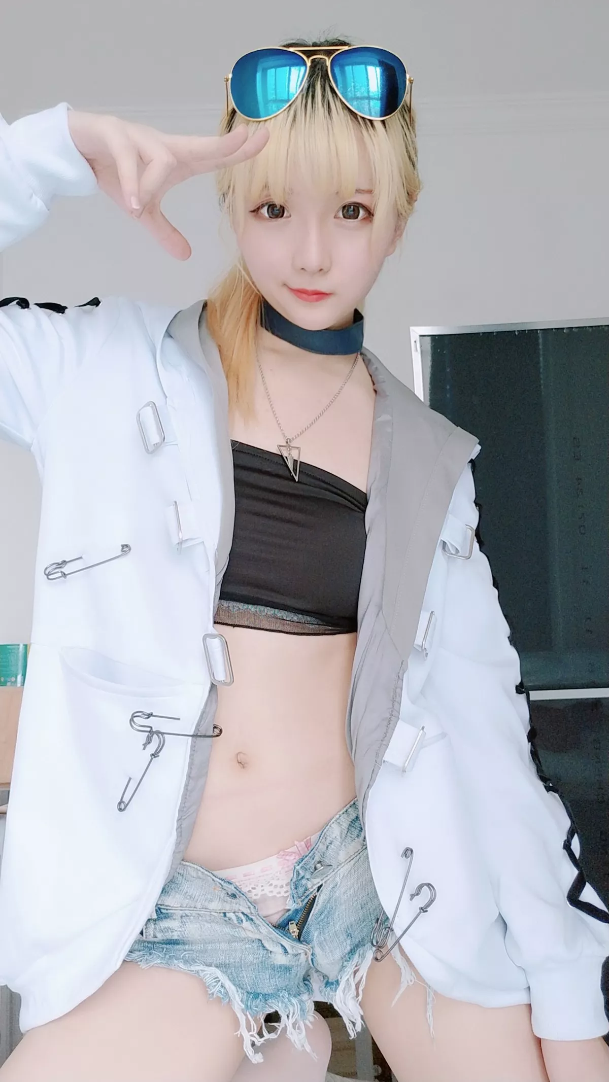 Coser小姐姐星之迟迟莉莉丝主题私房抹胸内衣配齐逼牛仔短裤撩人诱惑写真60P