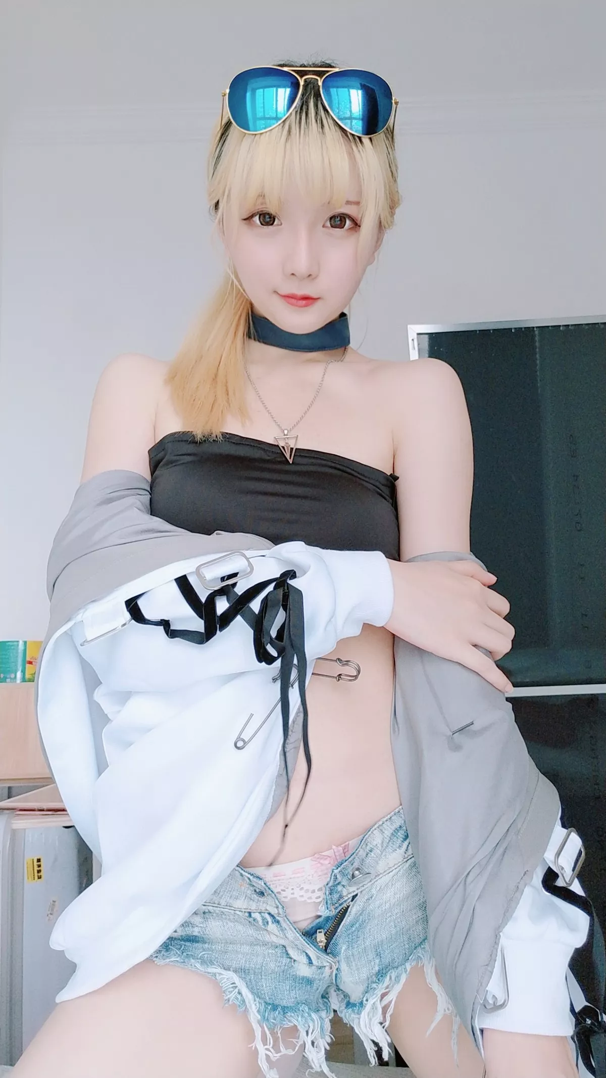 Coser小姐姐星之迟迟莉莉丝主题私房抹胸内衣配齐逼牛仔短裤撩人诱惑写真60P