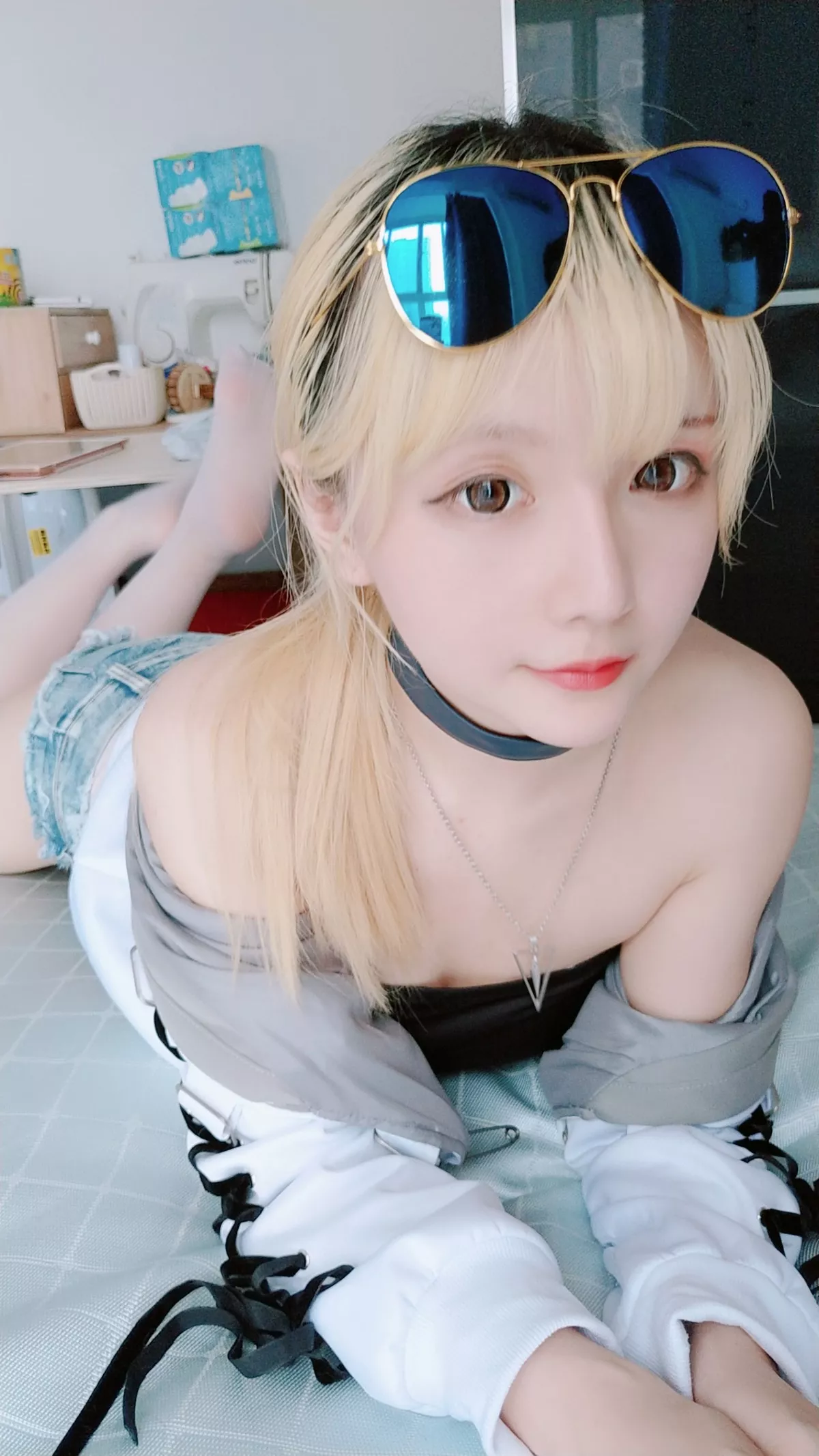 Coser小姐姐星之迟迟莉莉丝主题私房抹胸内衣配齐逼牛仔短裤撩人诱惑写真60P
