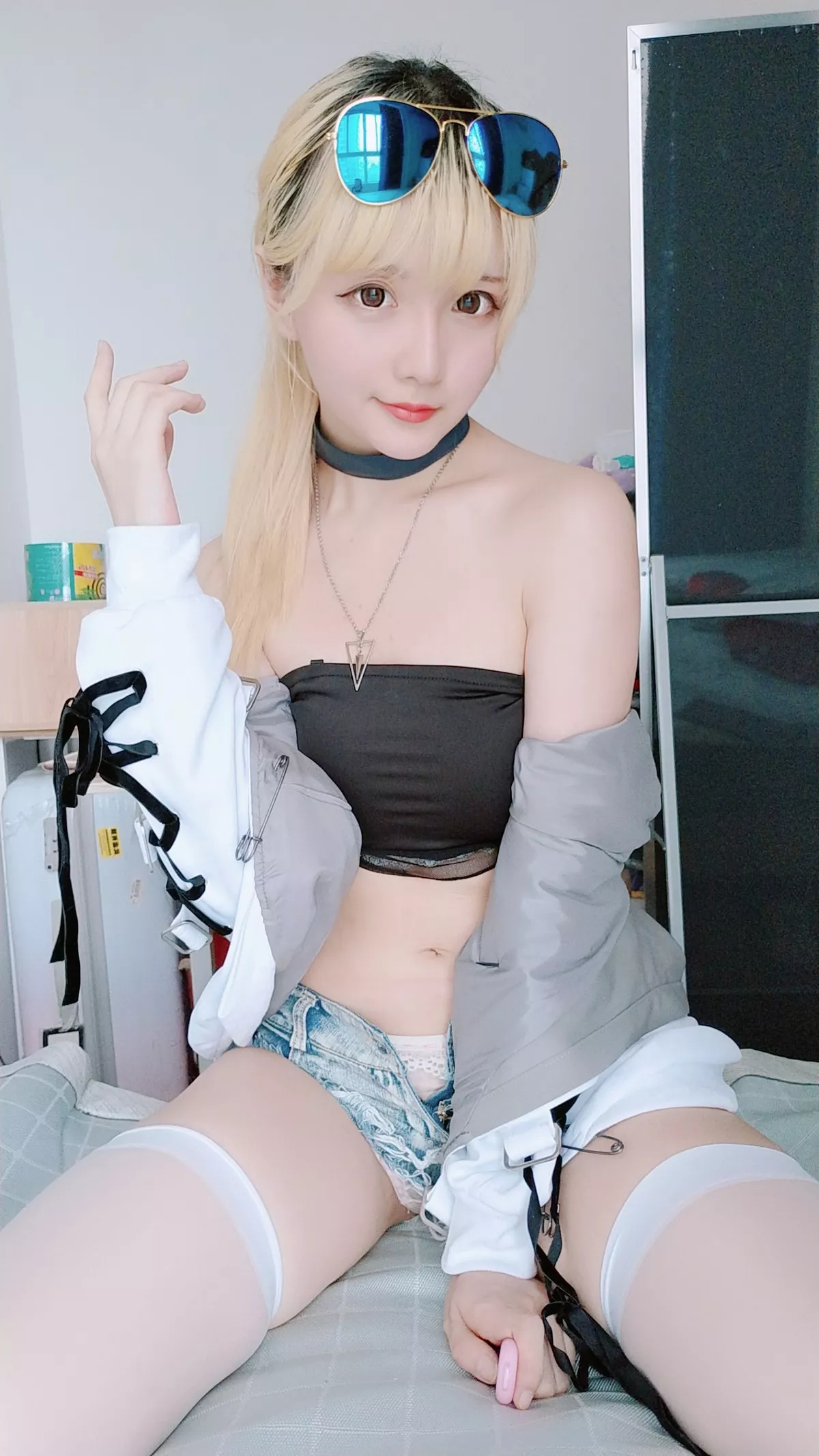 Coser小姐姐星之迟迟莉莉丝主题私房抹胸内衣配齐逼牛仔短裤撩人诱惑写真60P