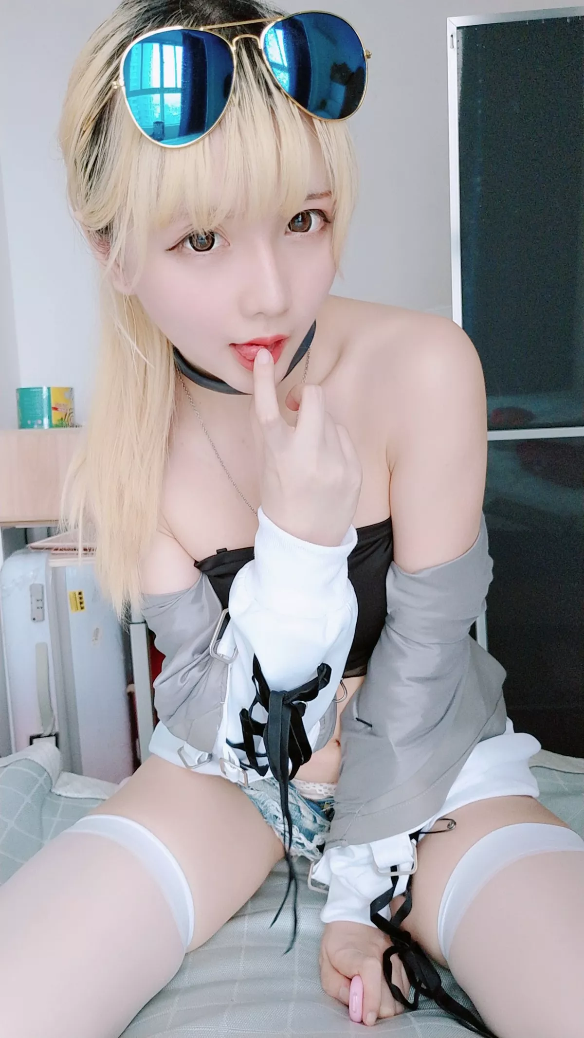 Coser小姐姐星之迟迟莉莉丝主题私房抹胸内衣配齐逼牛仔短裤撩人诱惑写真60P