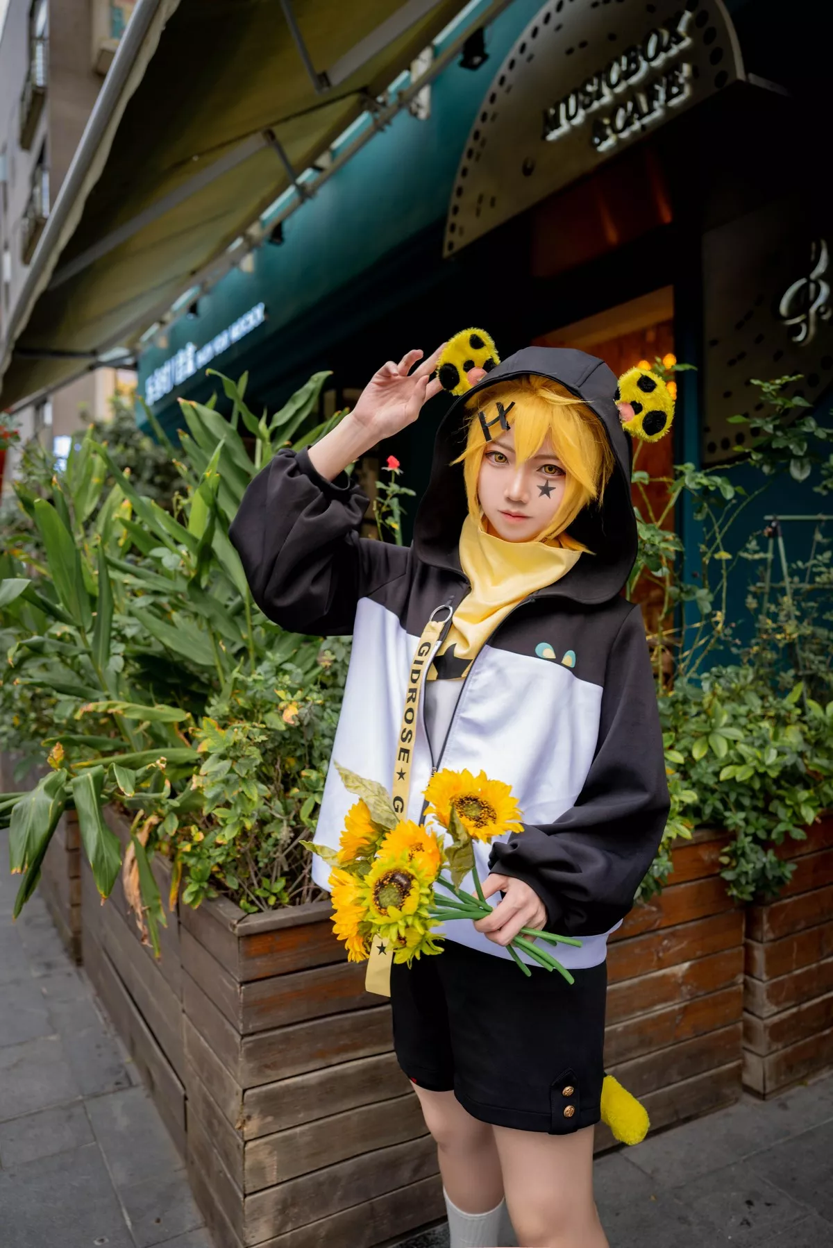 动漫博主楚楚子 - 凹凸世界主题8套合集COS系列性感迷人写真137P