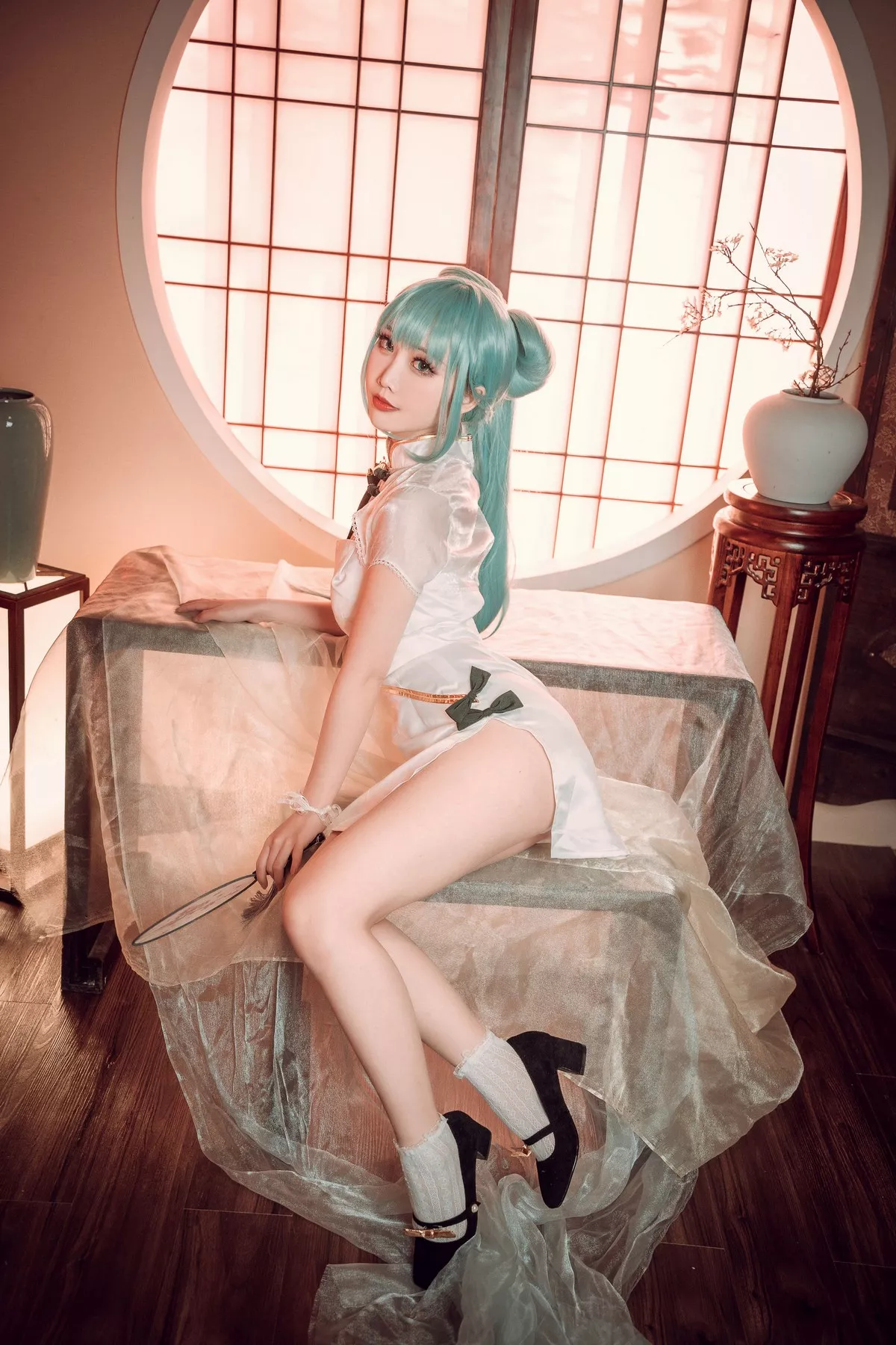 可爱人气Coser面饼仙儿初音旗袍主题私房高叉旗袍秀白嫩翘臀美腿诱惑写真28P