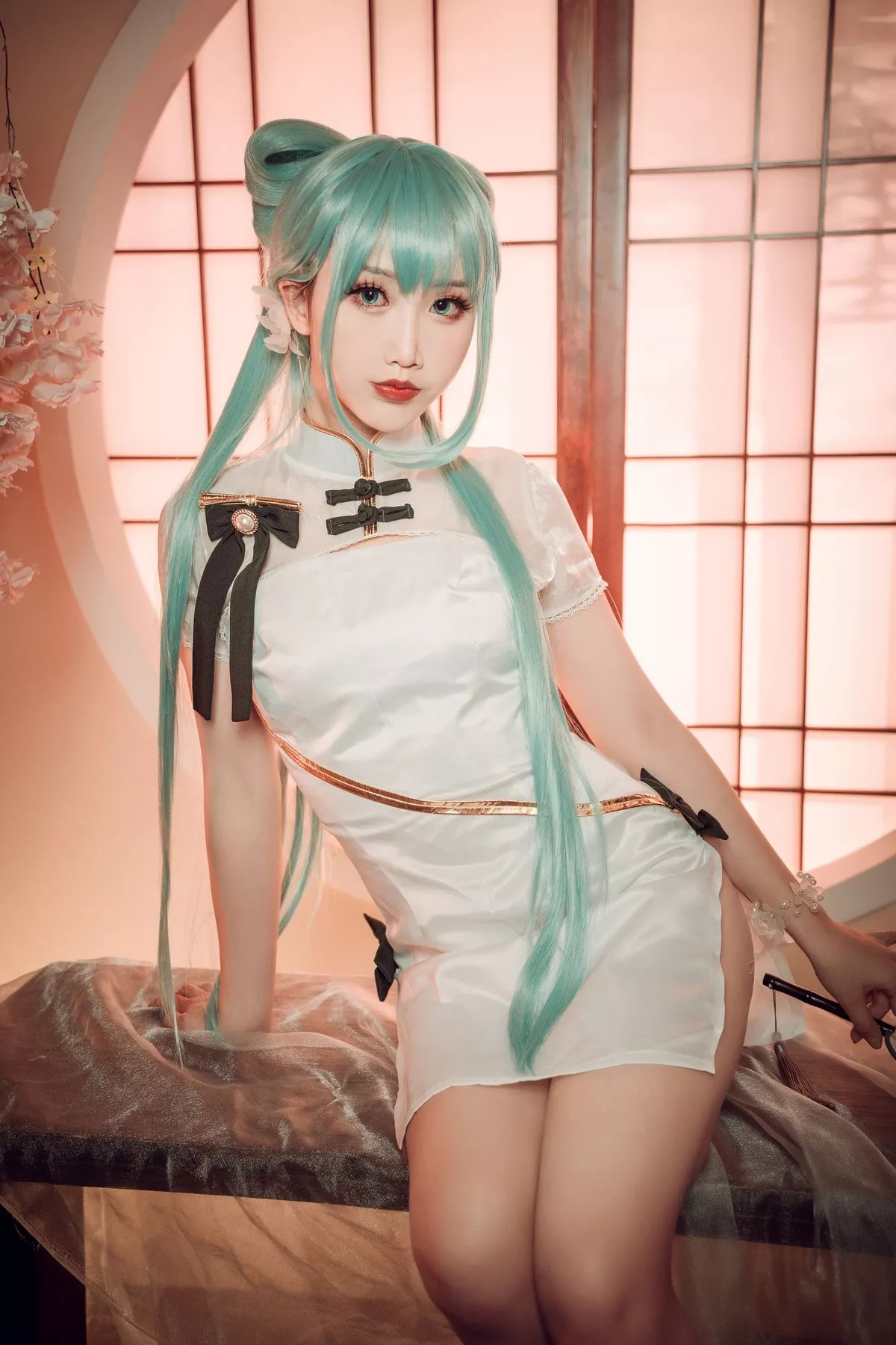 可爱人气Coser面饼仙儿初音旗袍主题私房高叉旗袍秀白嫩翘臀美腿诱惑写真28P