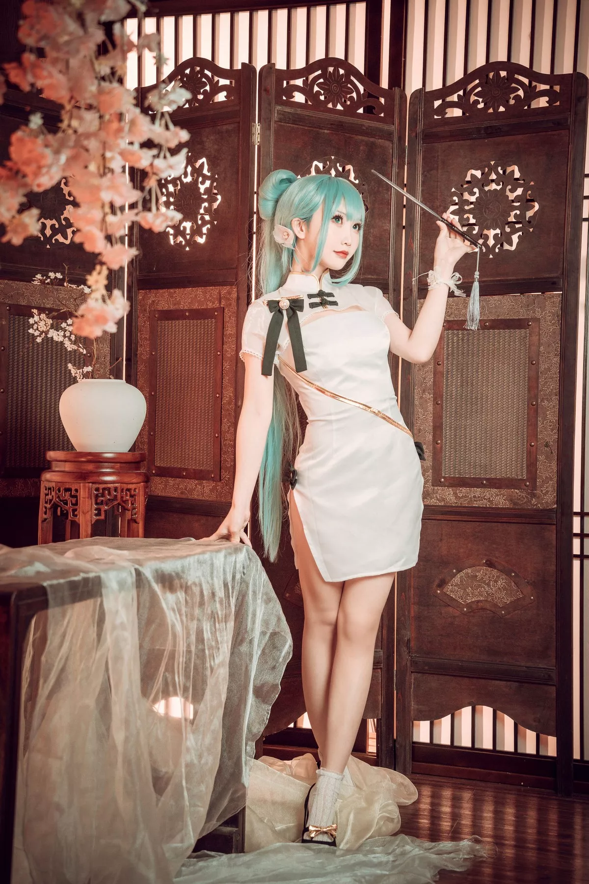 可爱人气Coser面饼仙儿初音旗袍主题私房高叉旗袍秀白嫩翘臀美腿诱惑写真28P